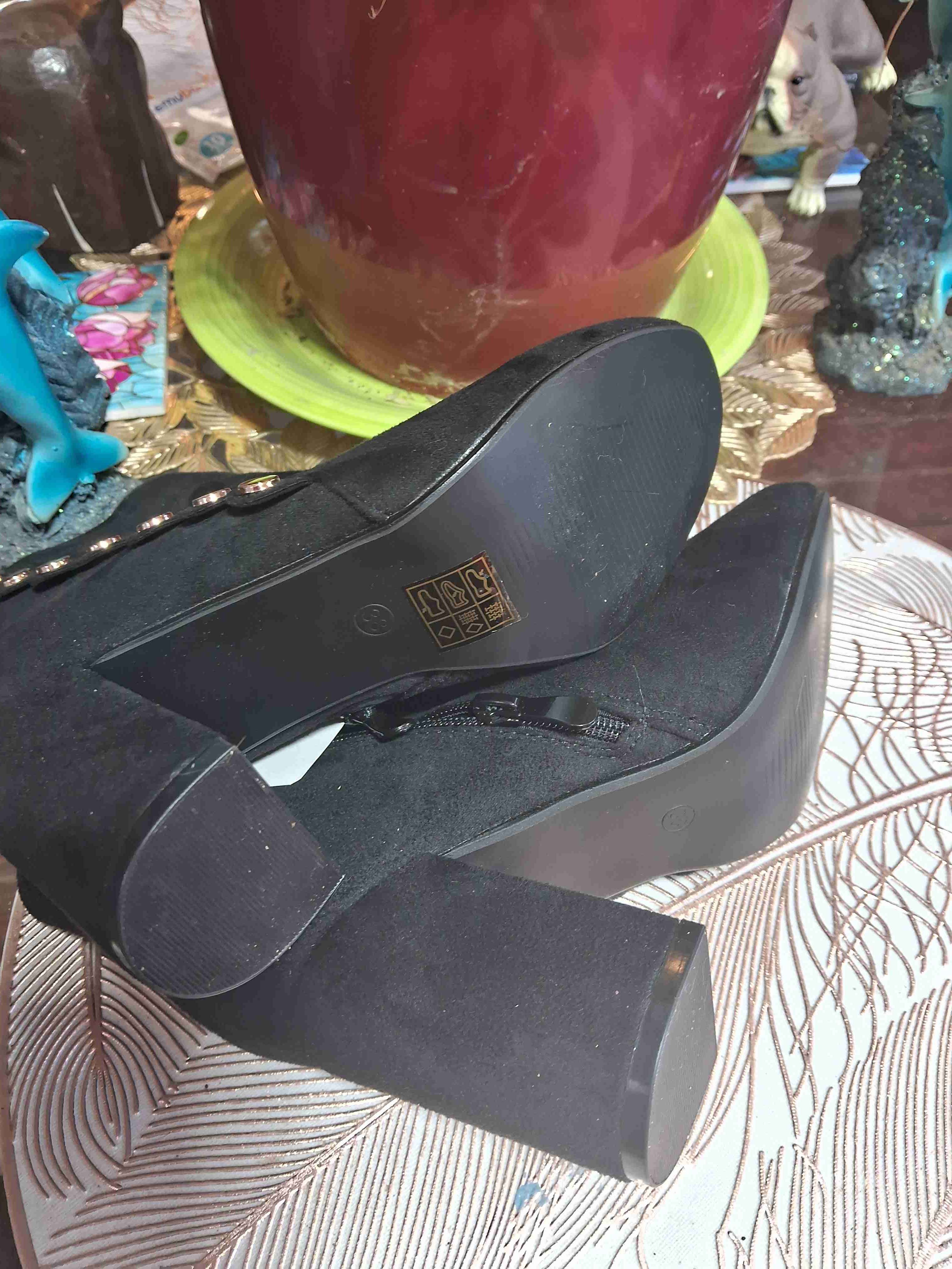 Botines negros con tachas - miniatura 3