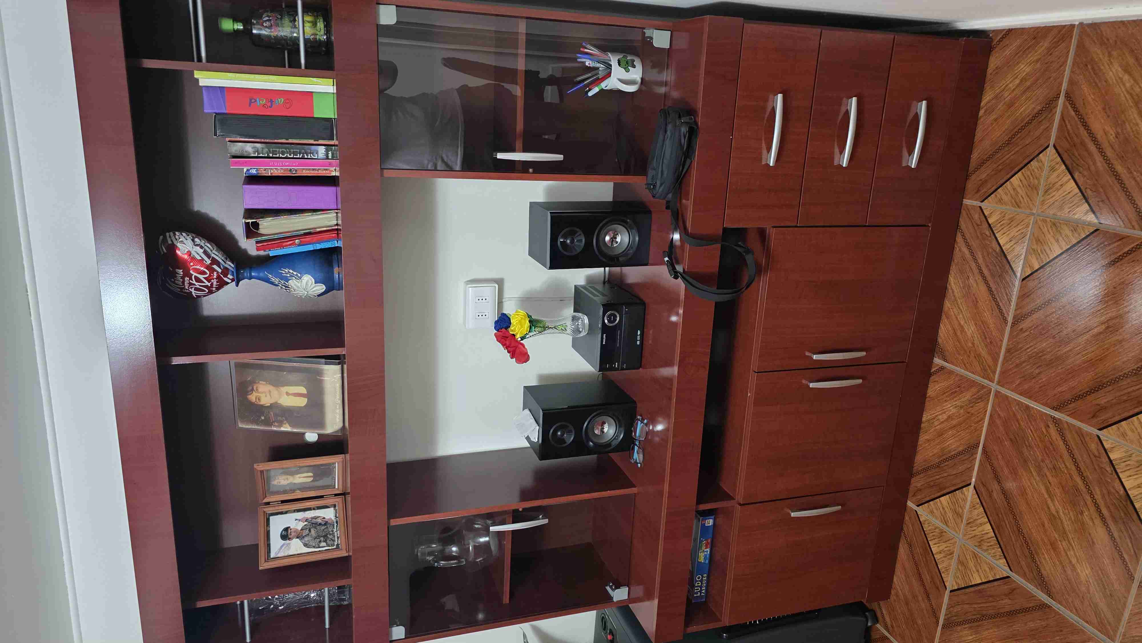 Mueble de madera en buen estado - miniatura 2