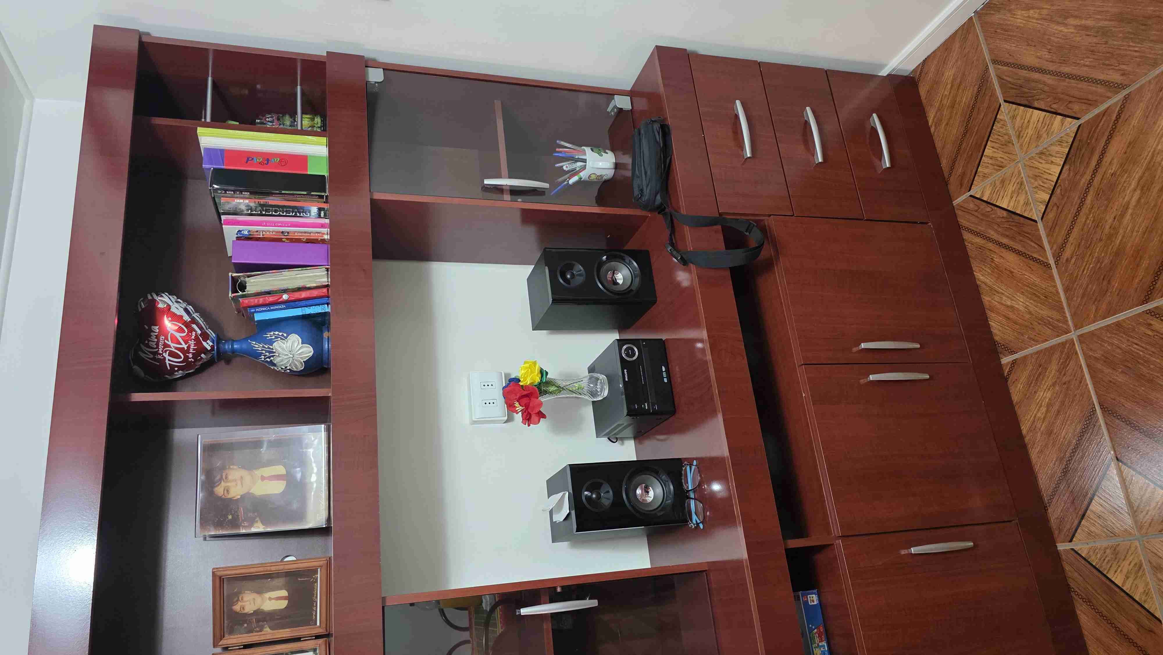 Mueble de madera en buen estado - miniatura 3