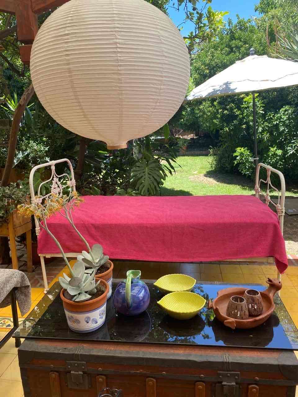 Cama de hierro antigua