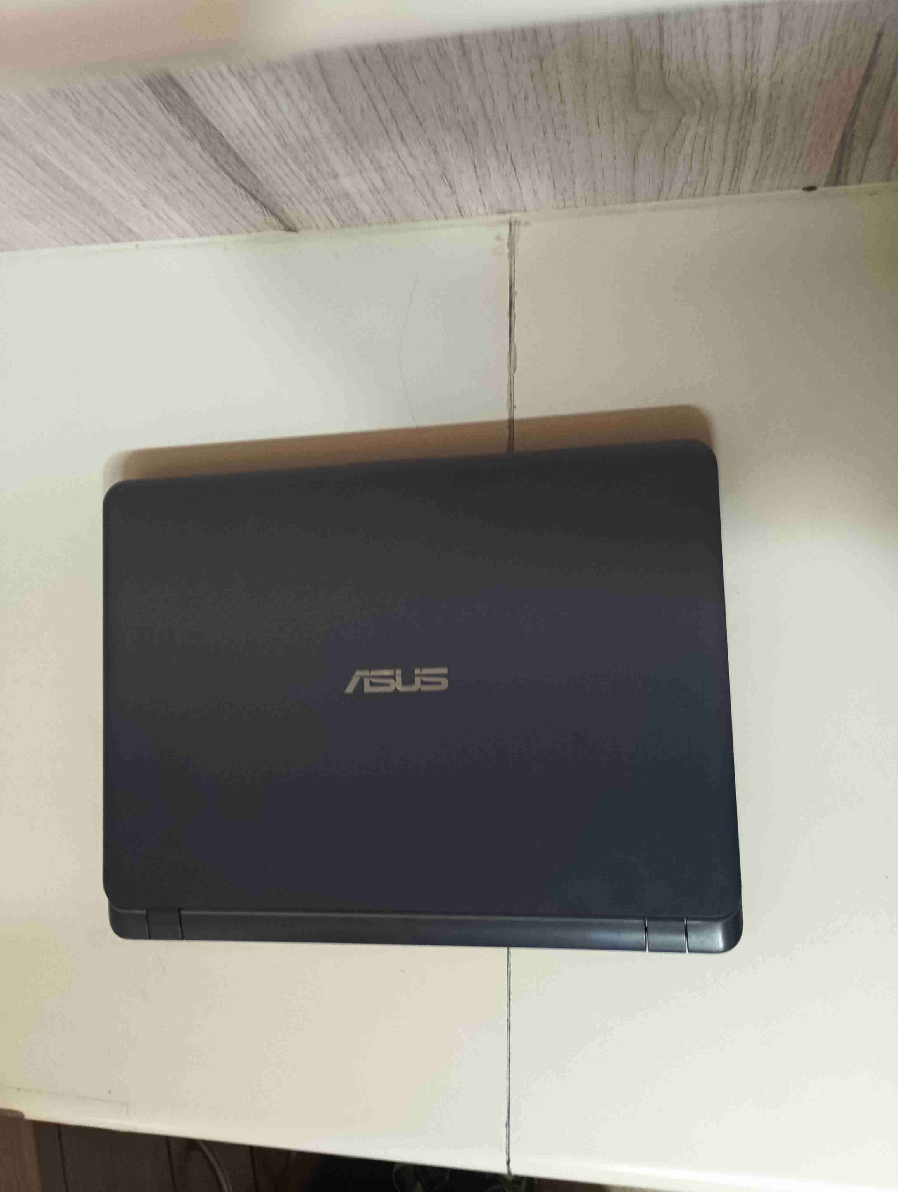 Notebook ASUS gris 14 pulgadas - miniatura 4