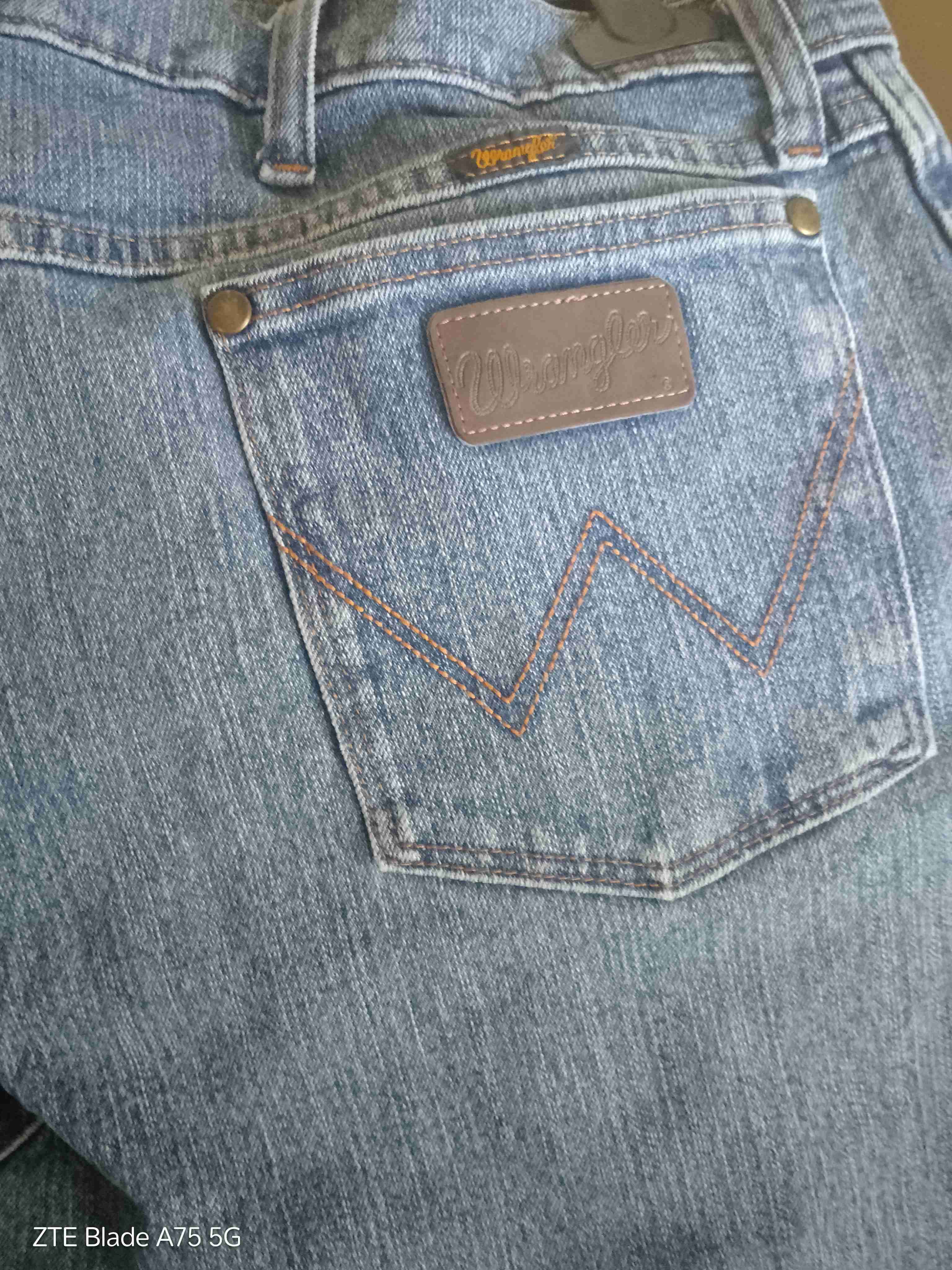 Jeans Wrangler azul clásico
