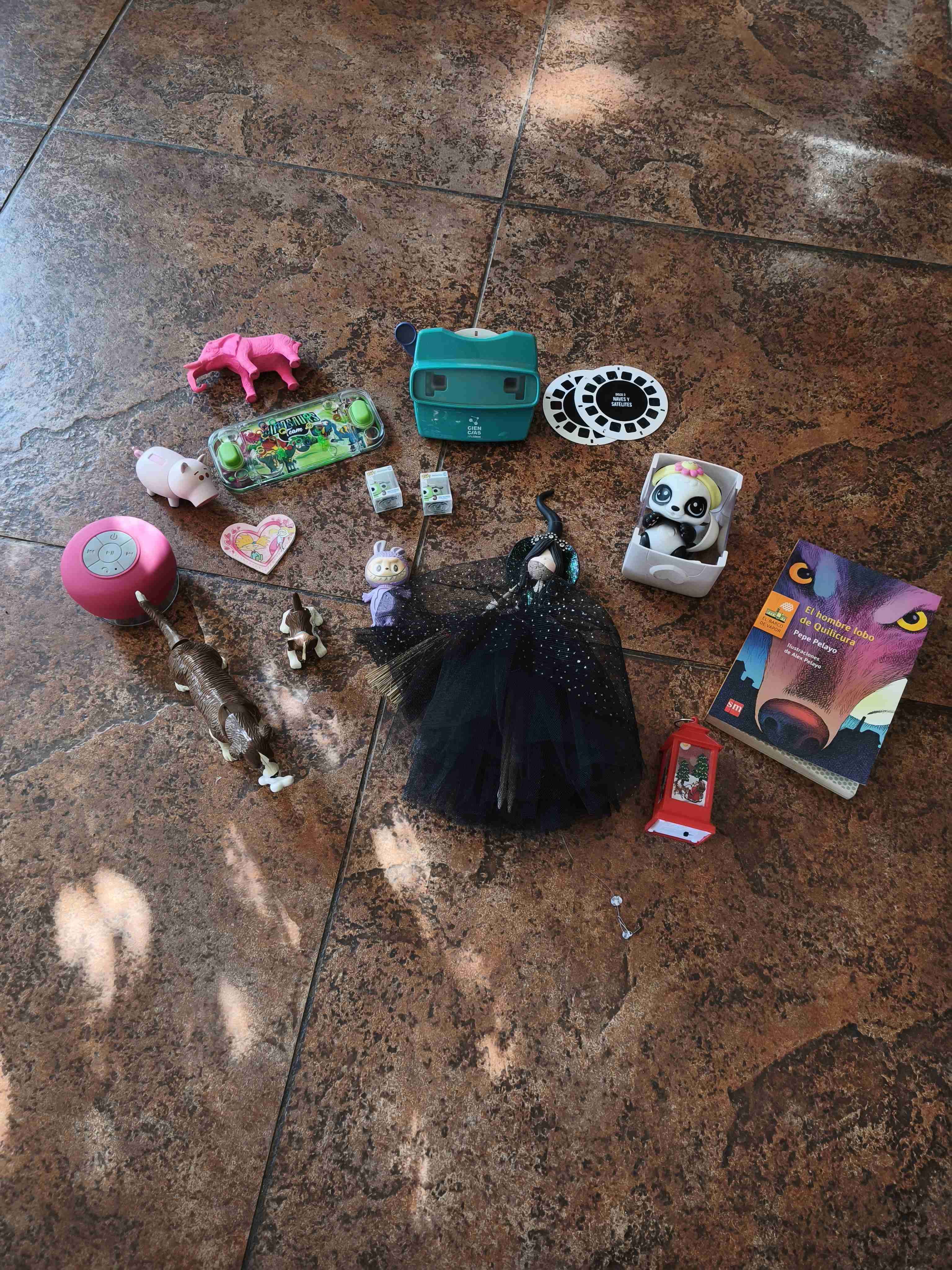 Set de juguetes, accesorios y libros