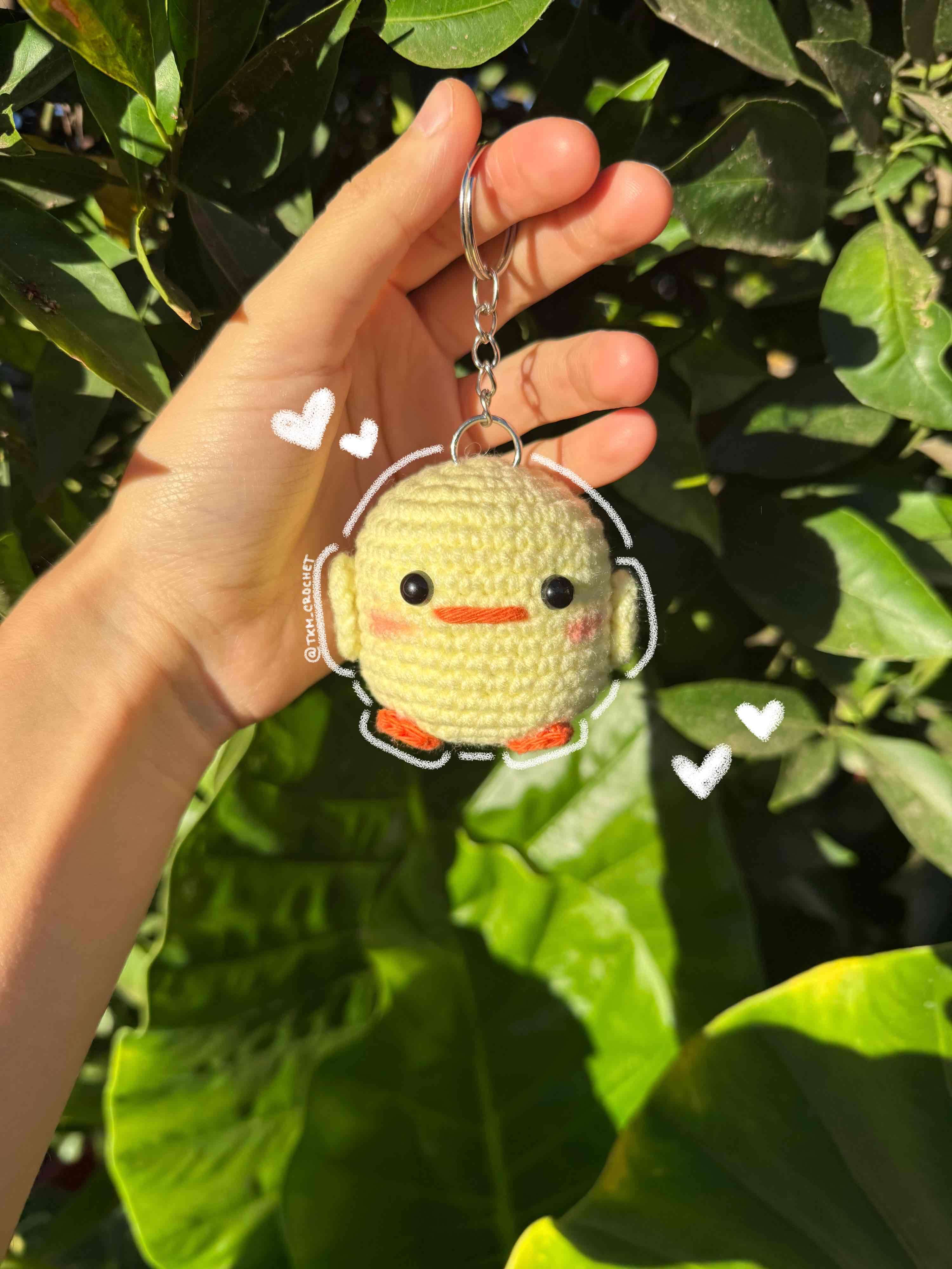 Llavero amigurumi pollito