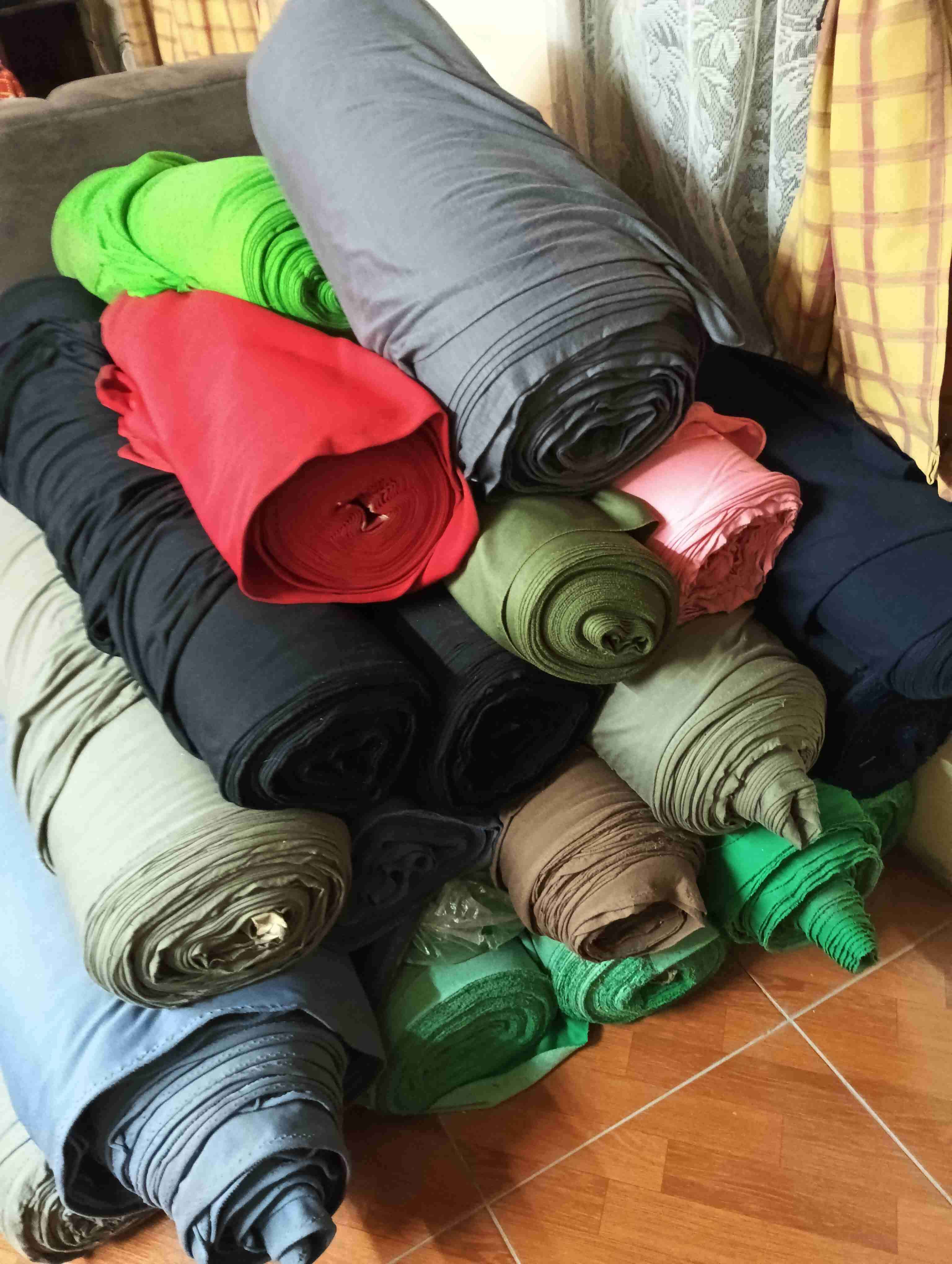 Rollos de tela en varios colores