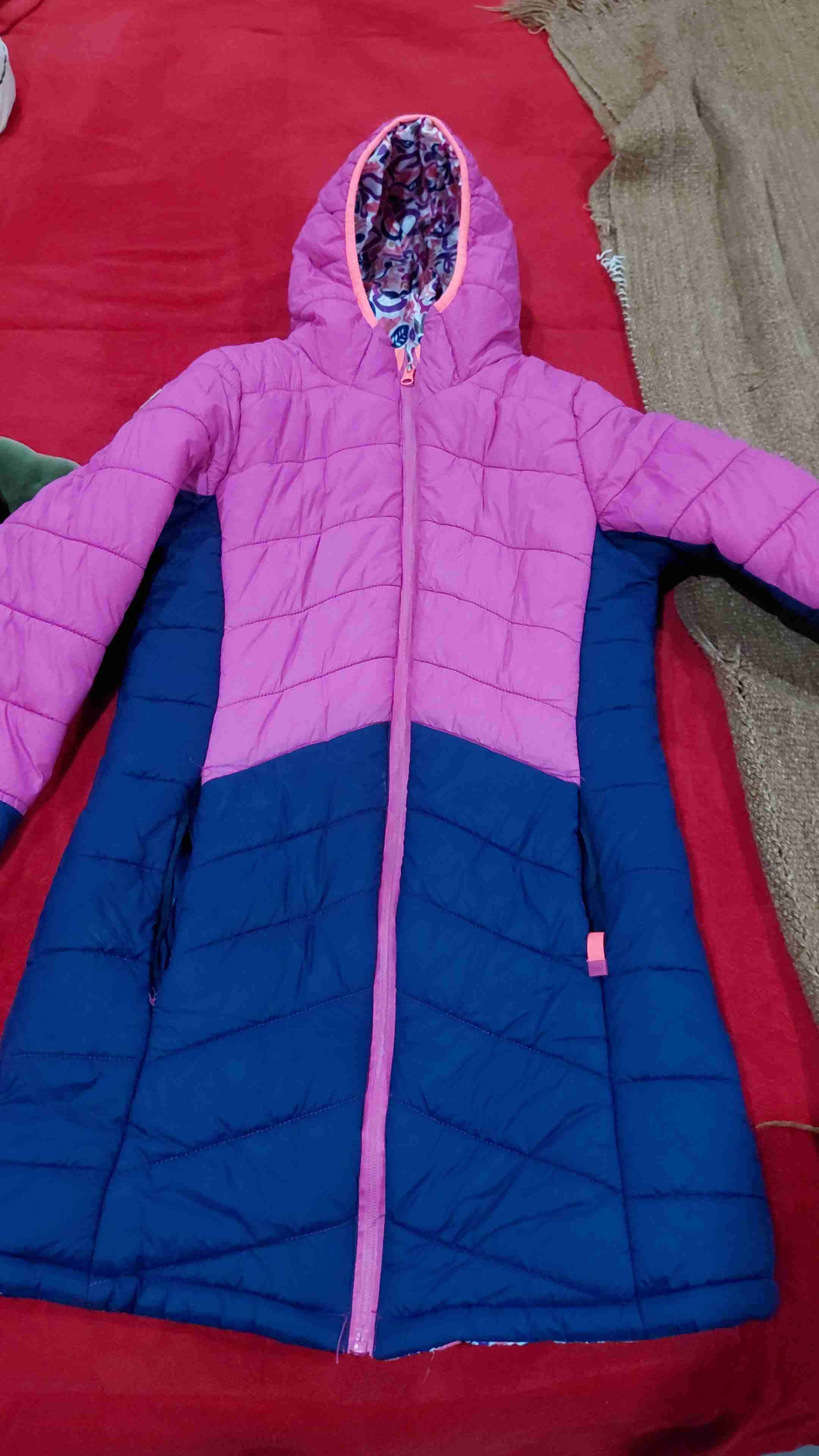 Chaqueta acolchada infantil azul marino y fucsia