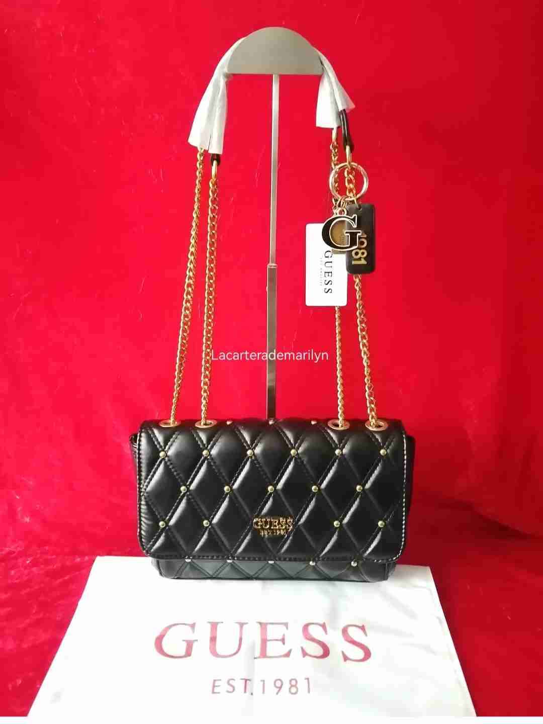 Cartera negra Guess con cadena