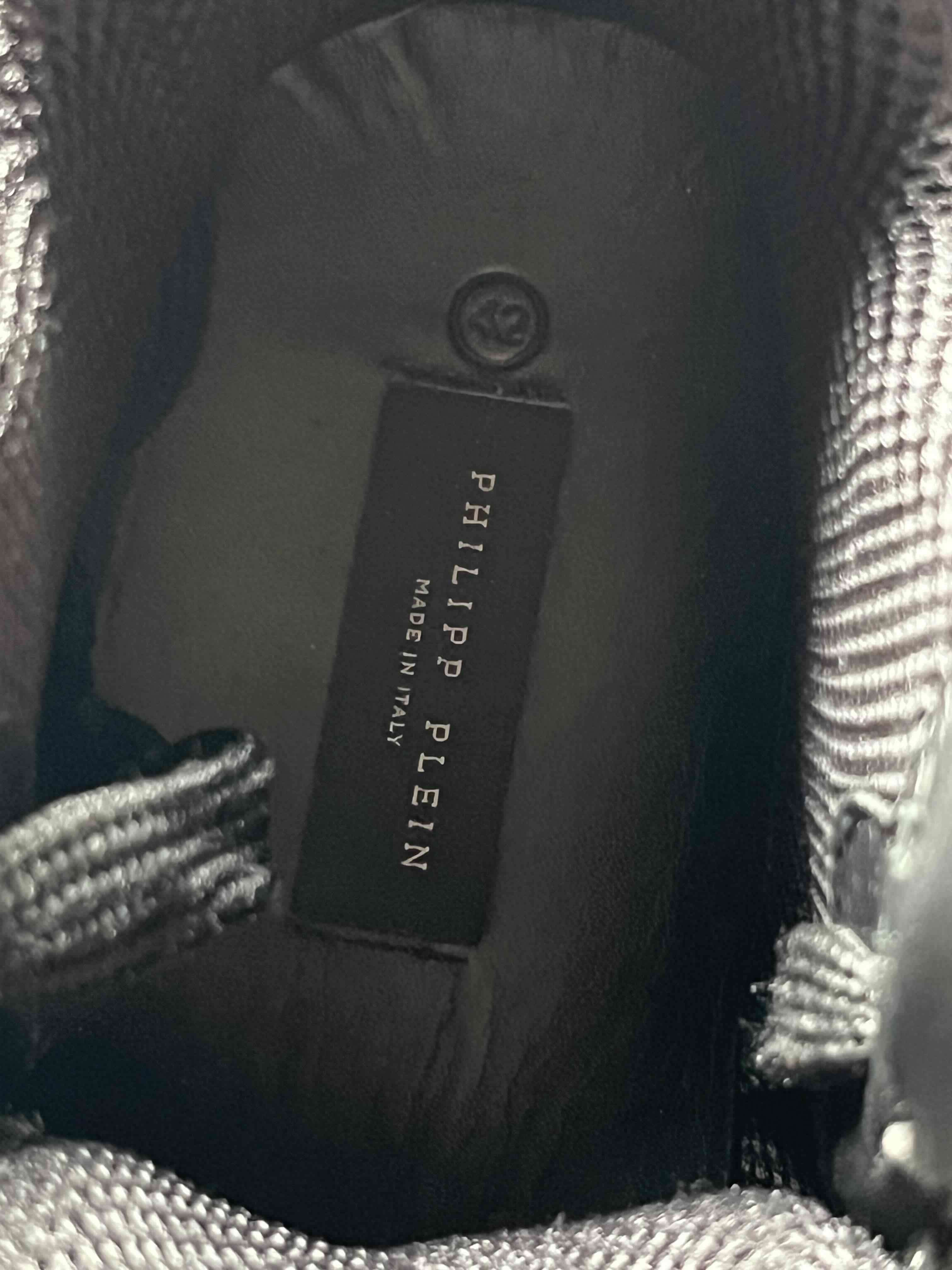 Zapatillas deportivas blancas y negras - miniatura 2