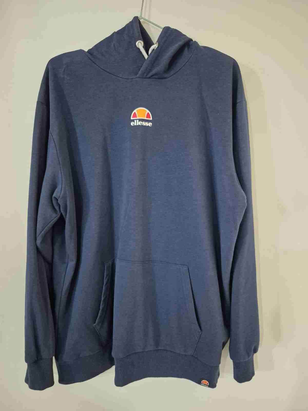 Polerón azul Ellesse con capucha