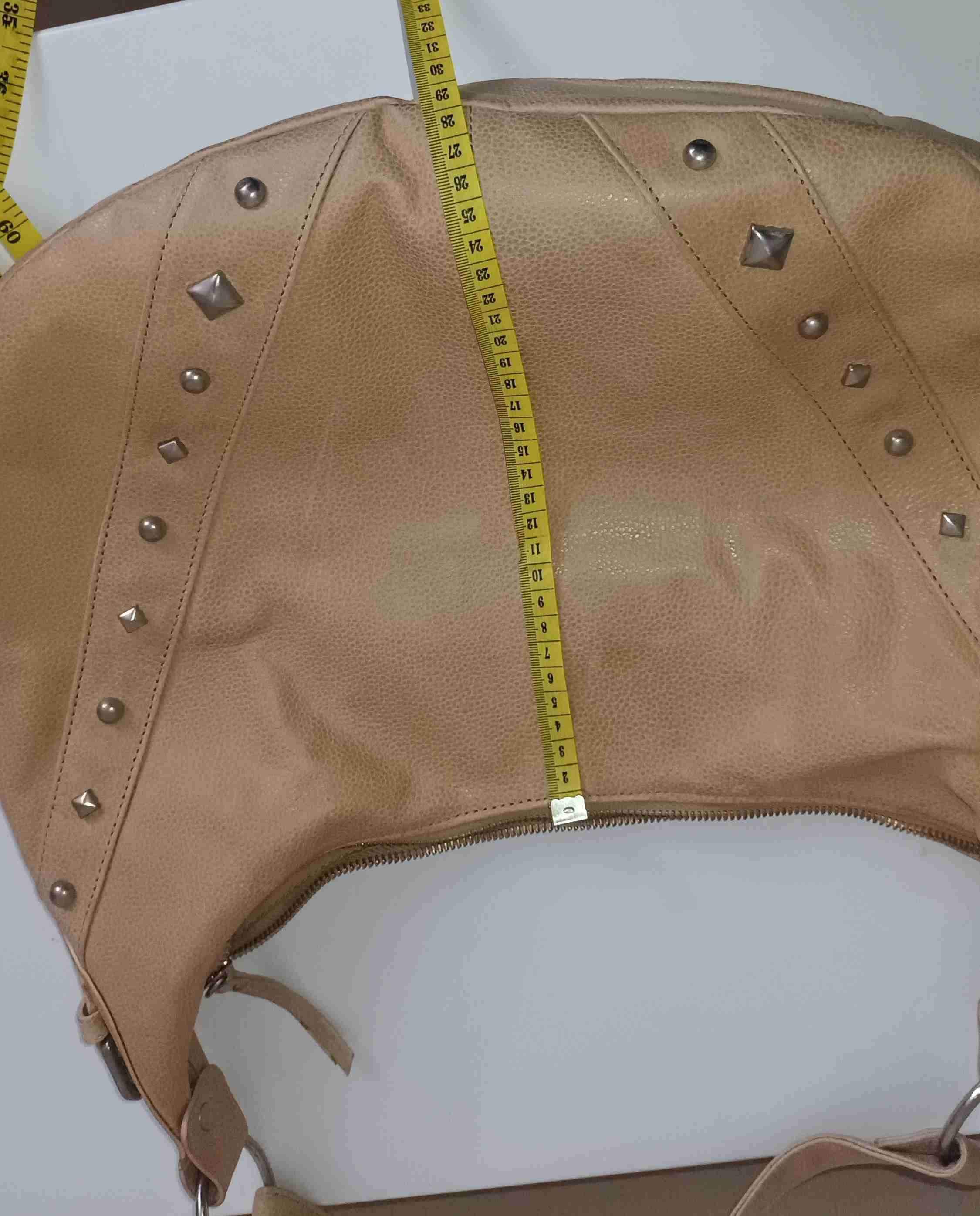 Cartera beige con tachas - miniatura 4