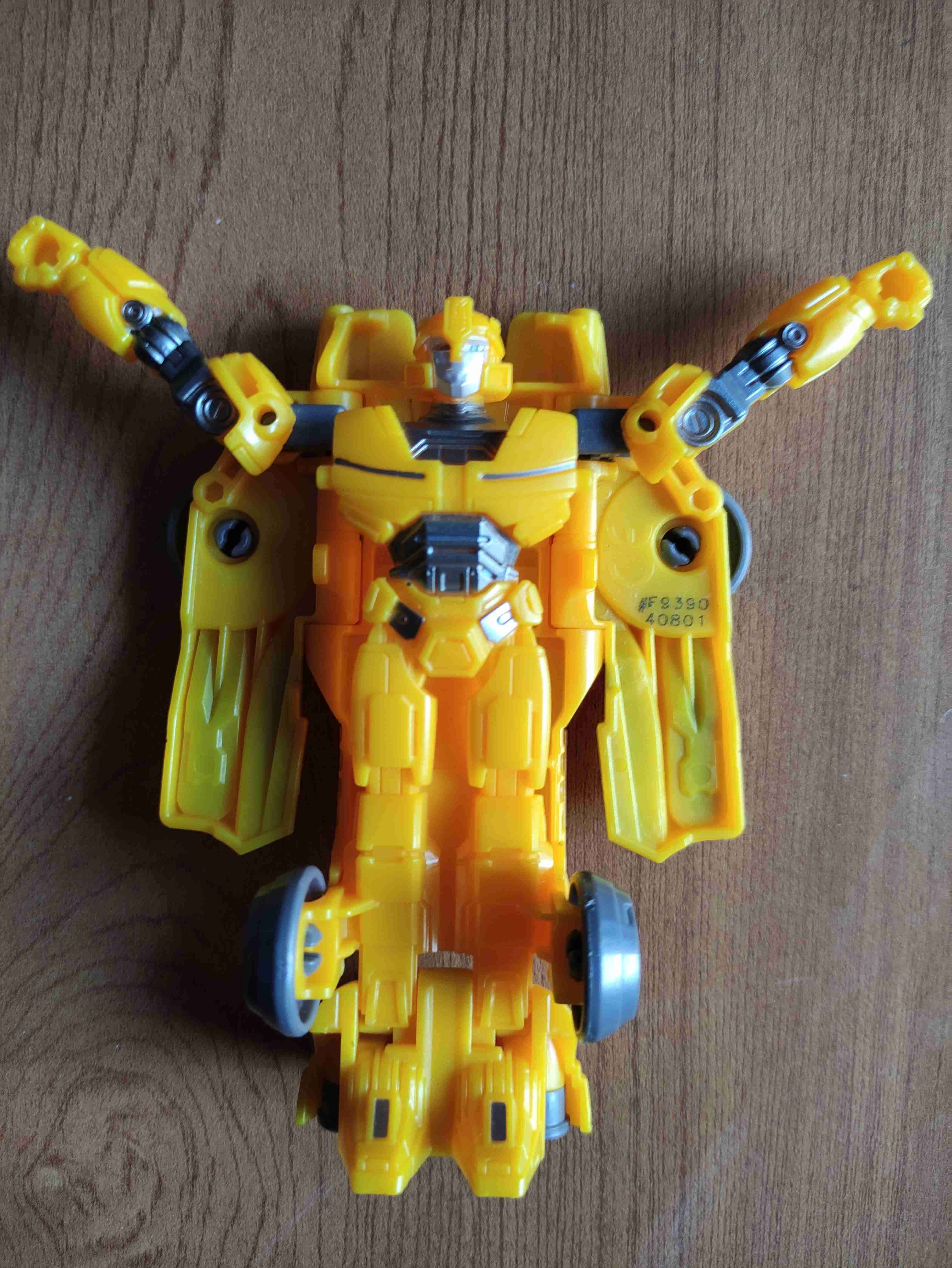 Juguete transformable amarillo