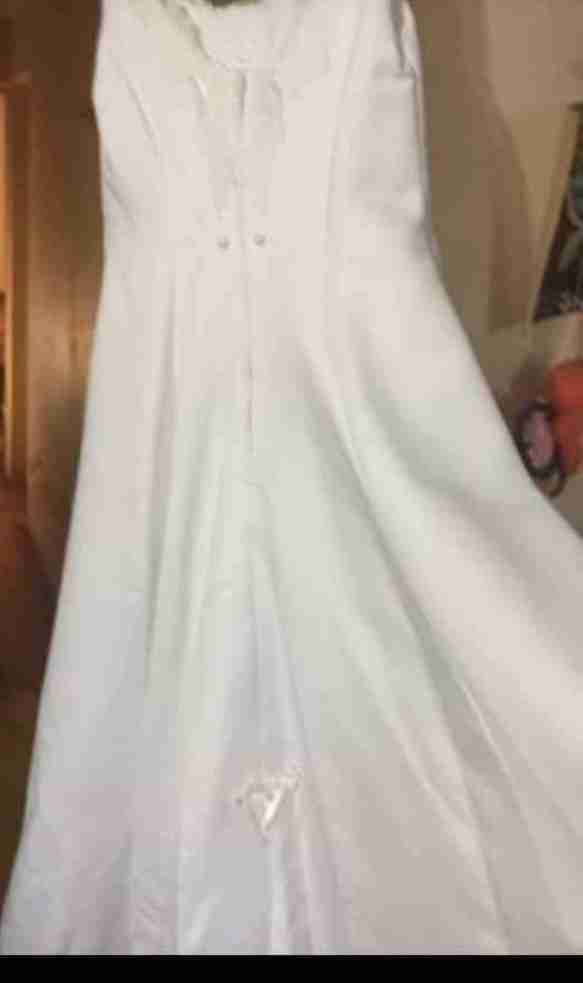 Vestido de novia blanco elegante - miniatura 2