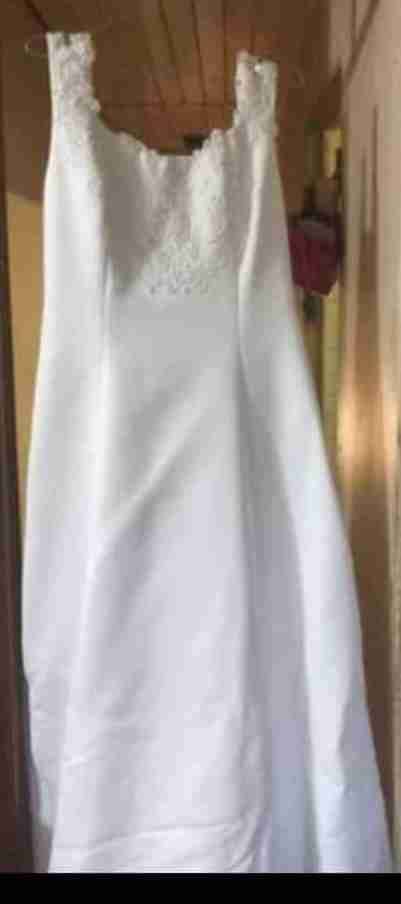 Vestido de novia blanco elegante - miniatura 3