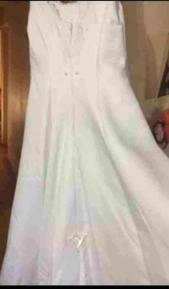 Vestido de novia blanco elegante - miniatura 4