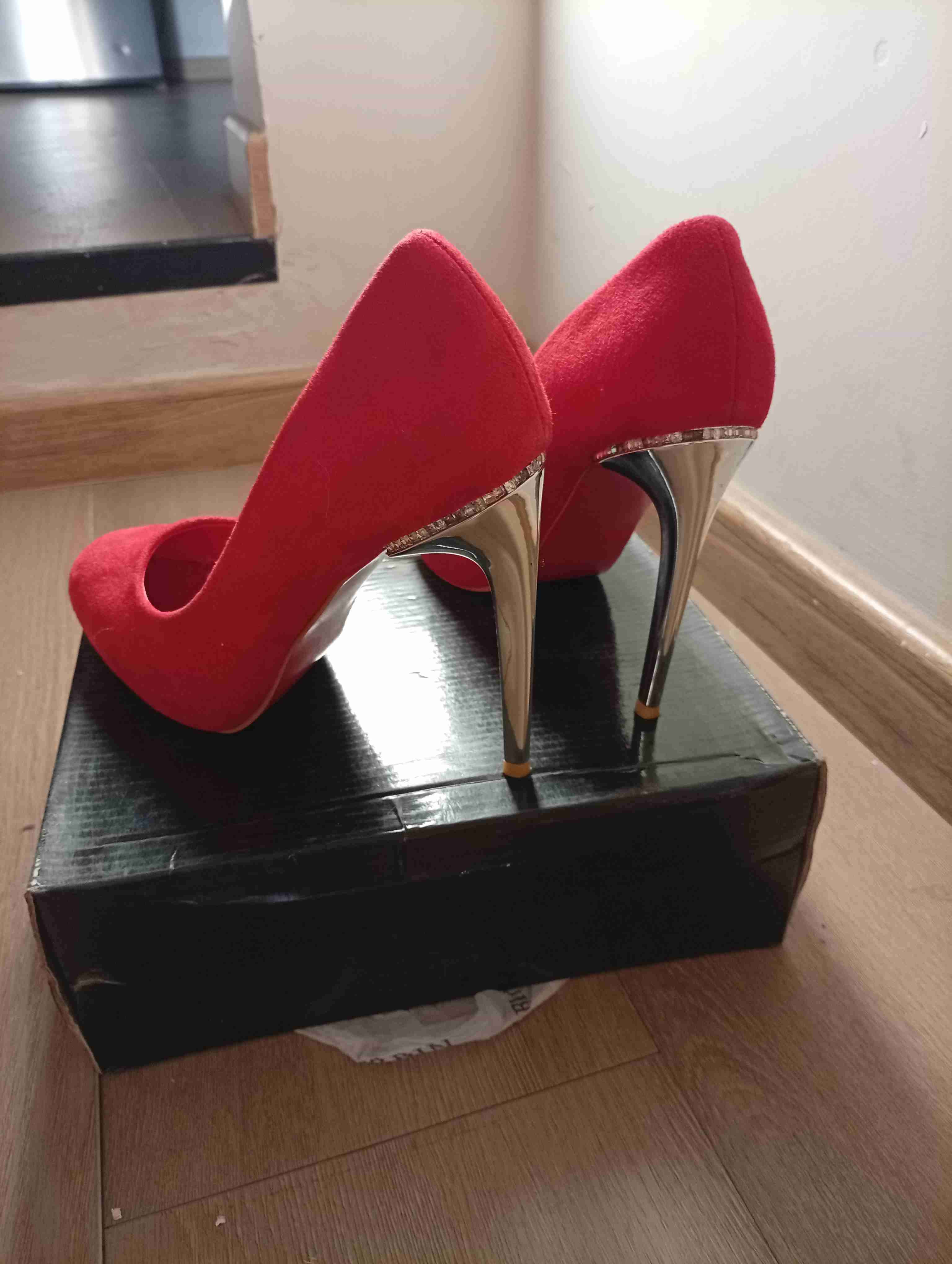 Zapatos rojos  de taco alto - miniatura 3