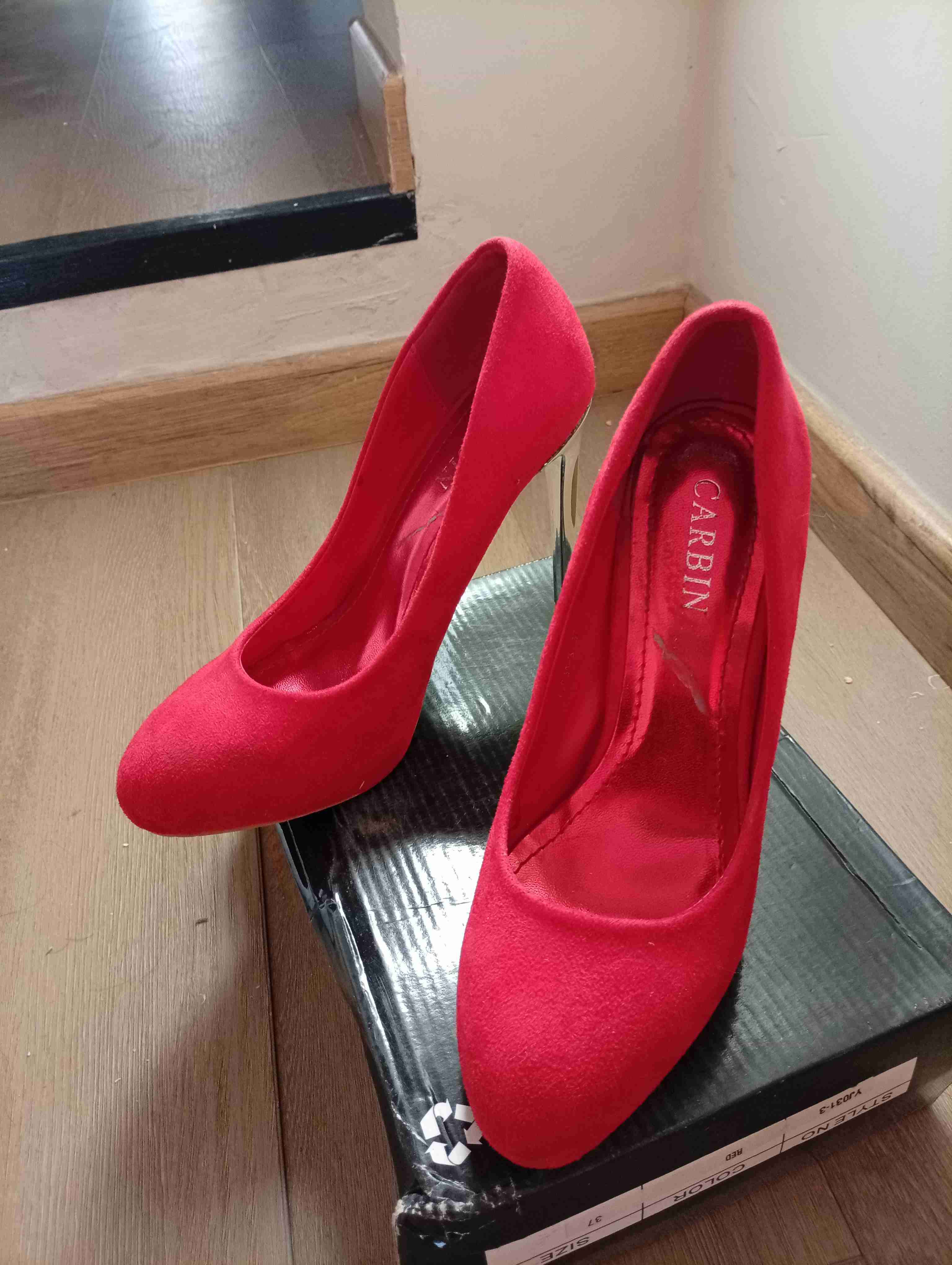 Zapatos rojos  de taco alto - miniatura 4