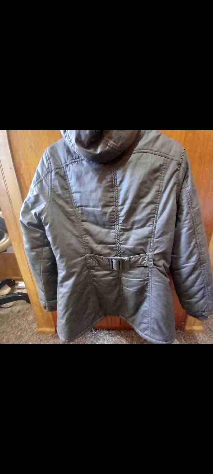 Chaqueta verde con capucha - miniatura 3