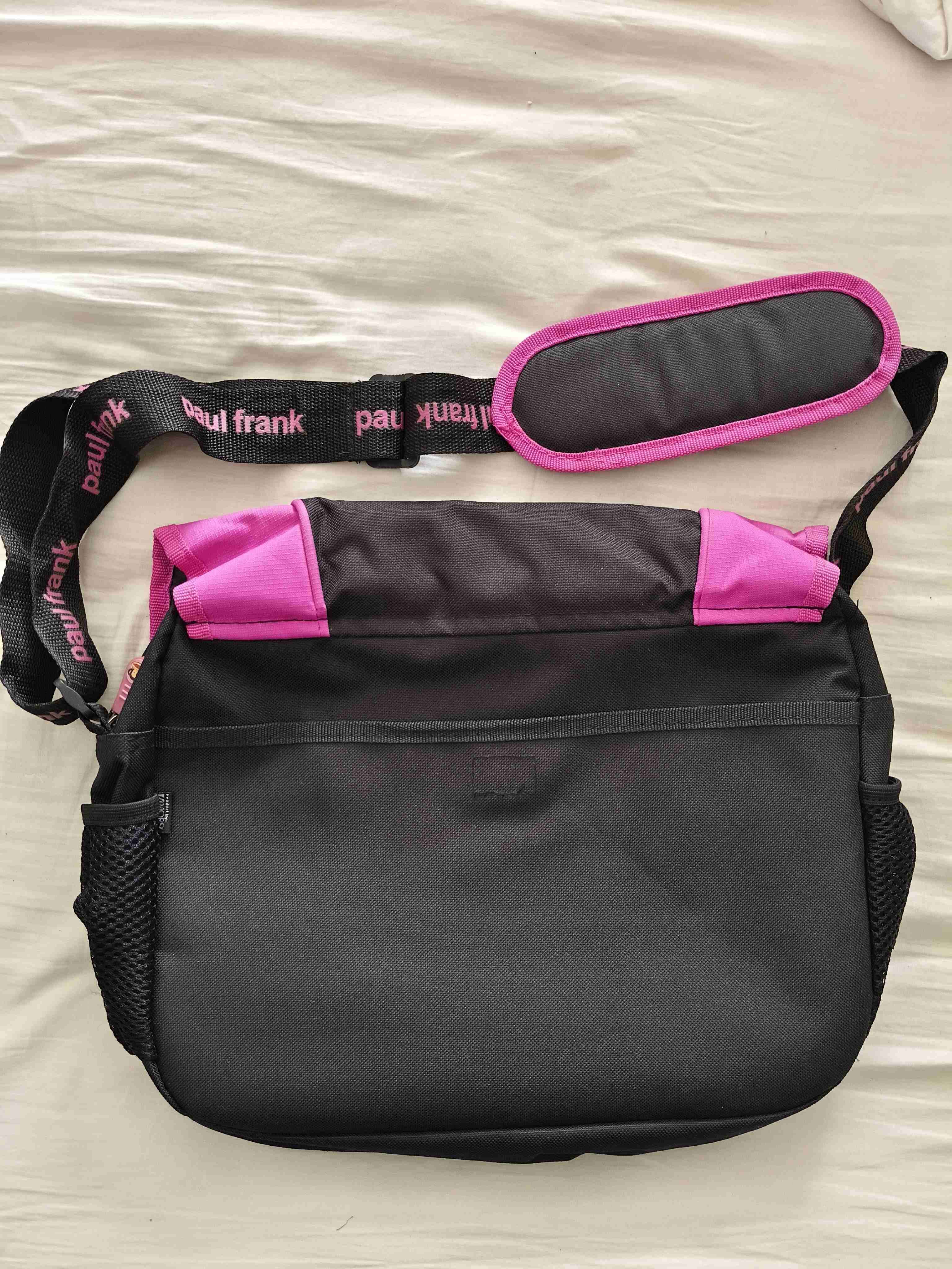 Bandolera Paul Frank rosa y negra - 2