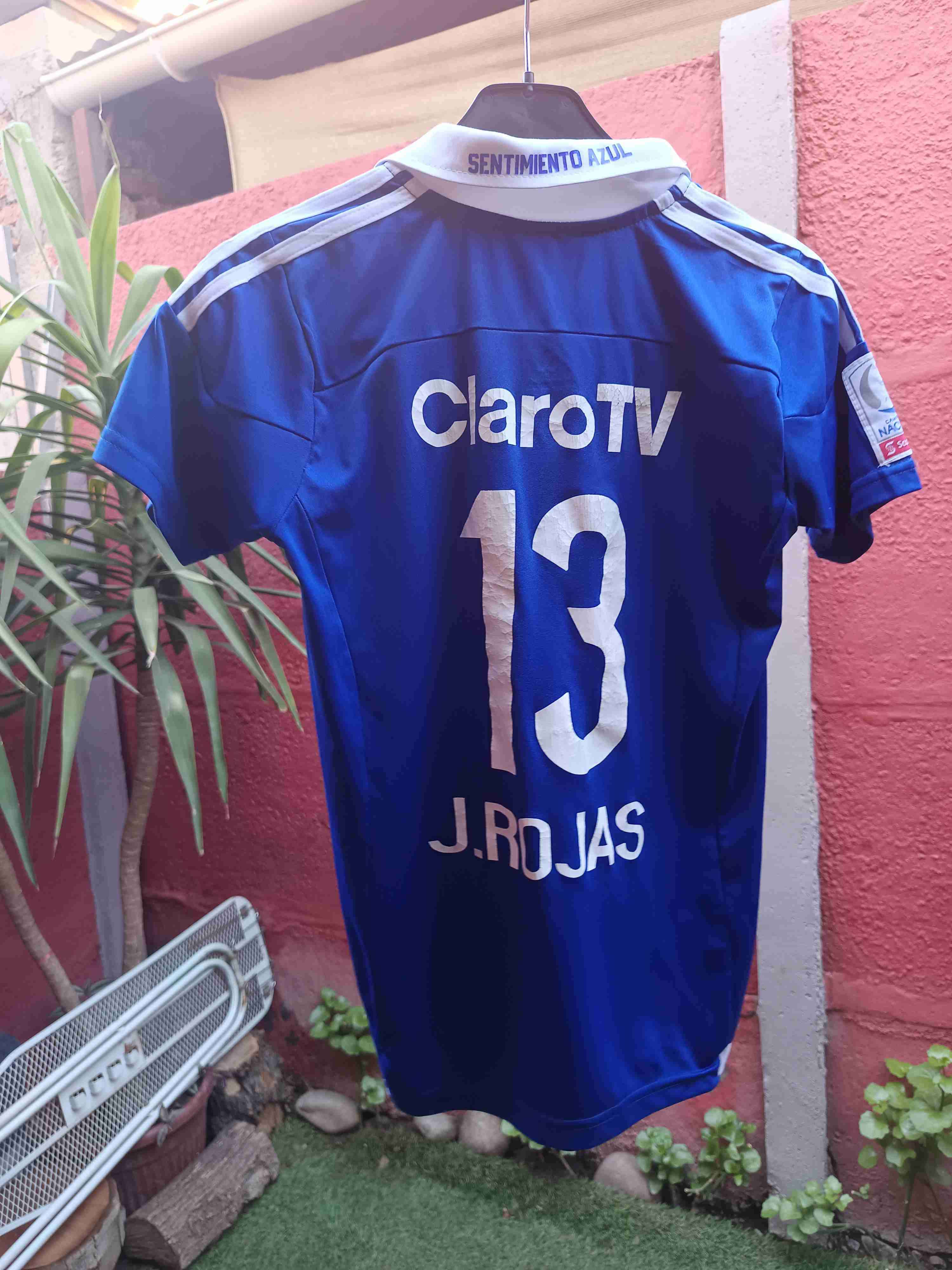 Camiseta azul con logos - miniatura 2