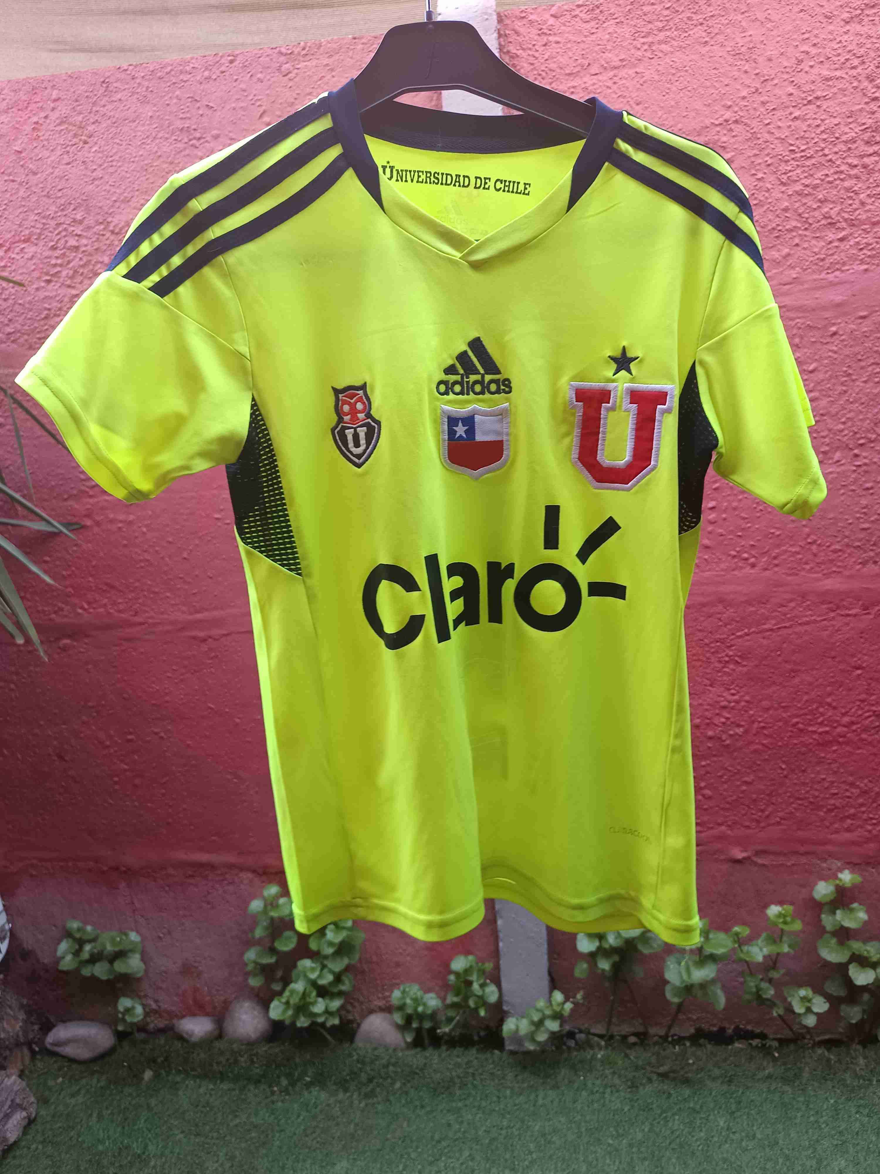 Camiseta azul con logos - miniatura 4