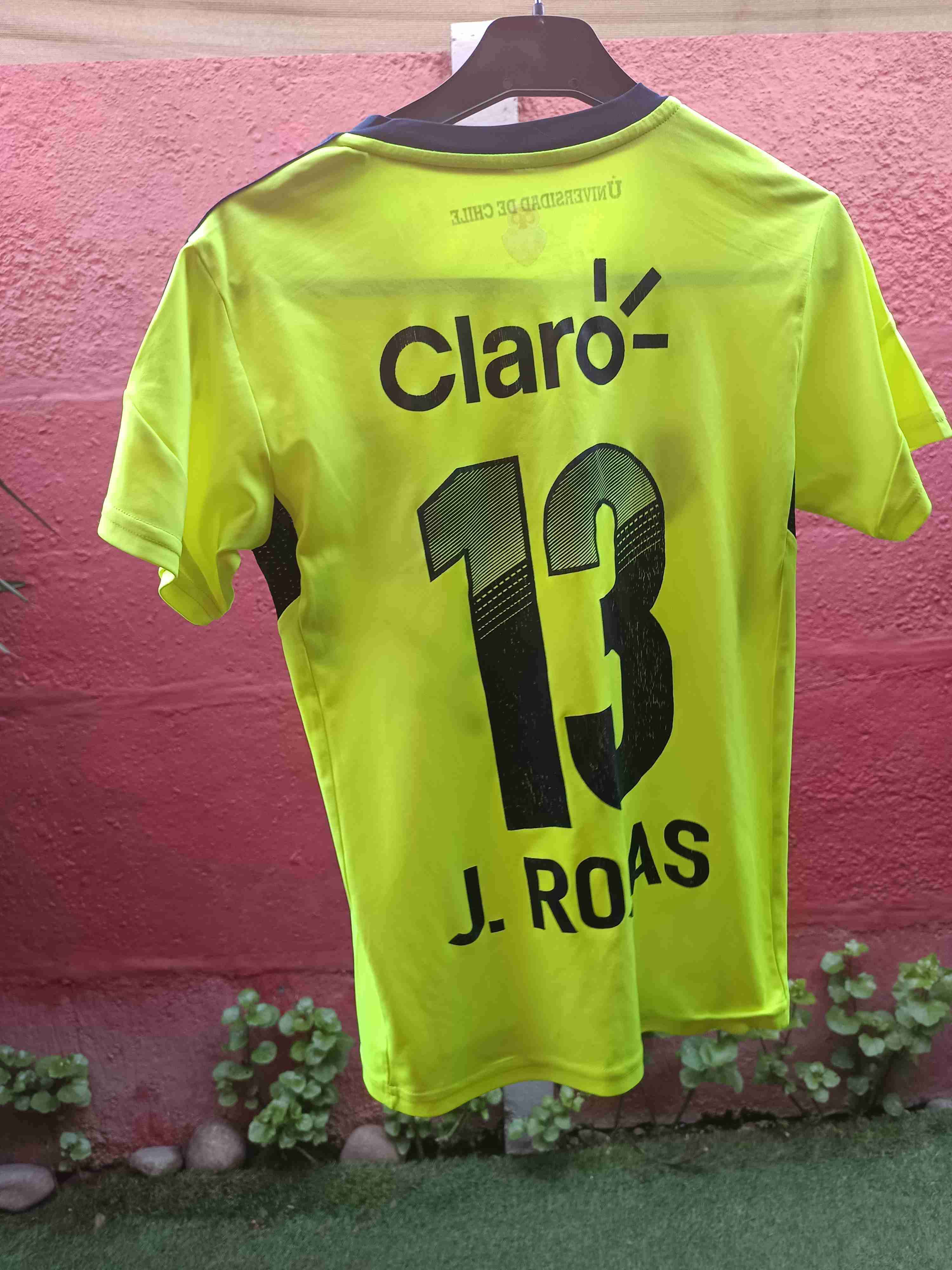 Camiseta azul con logos - miniatura 5