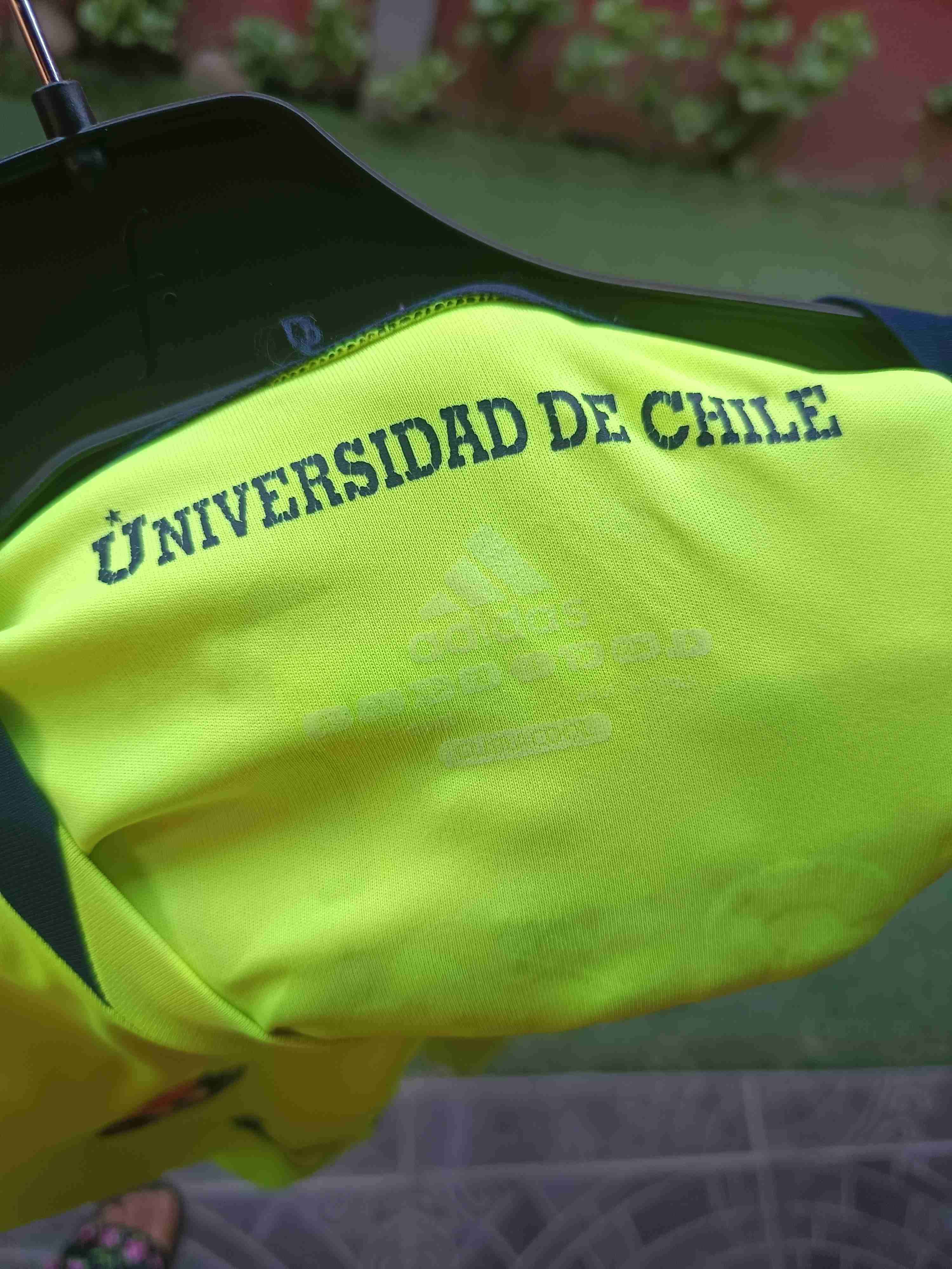 Camiseta azul con logos - miniatura 6