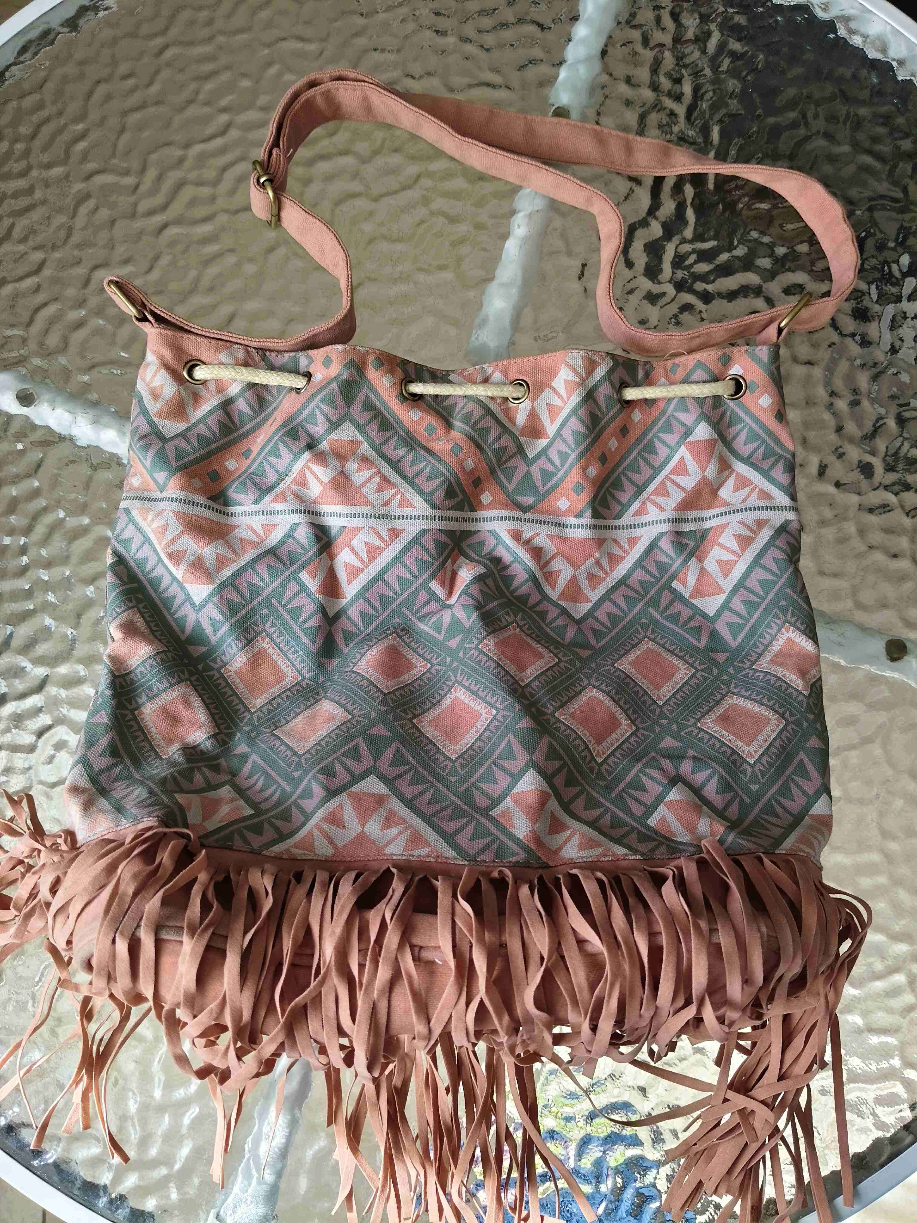 Bolso bohemio con flecos