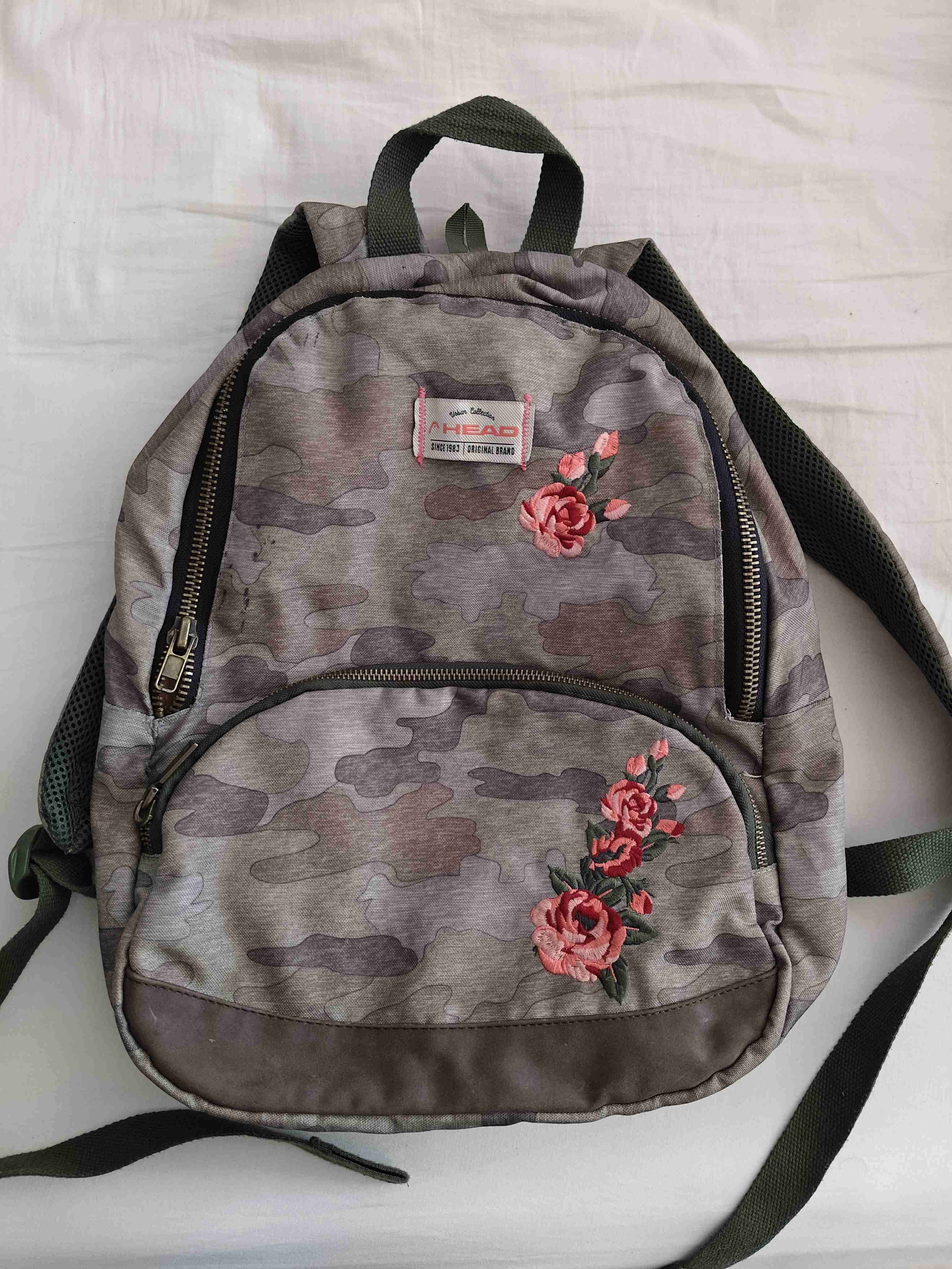 Mochila camuflaje con flores