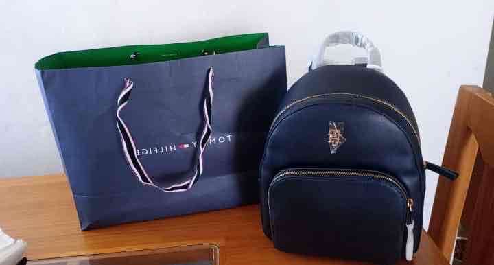 Mochila negra Tommy Hilfiger
