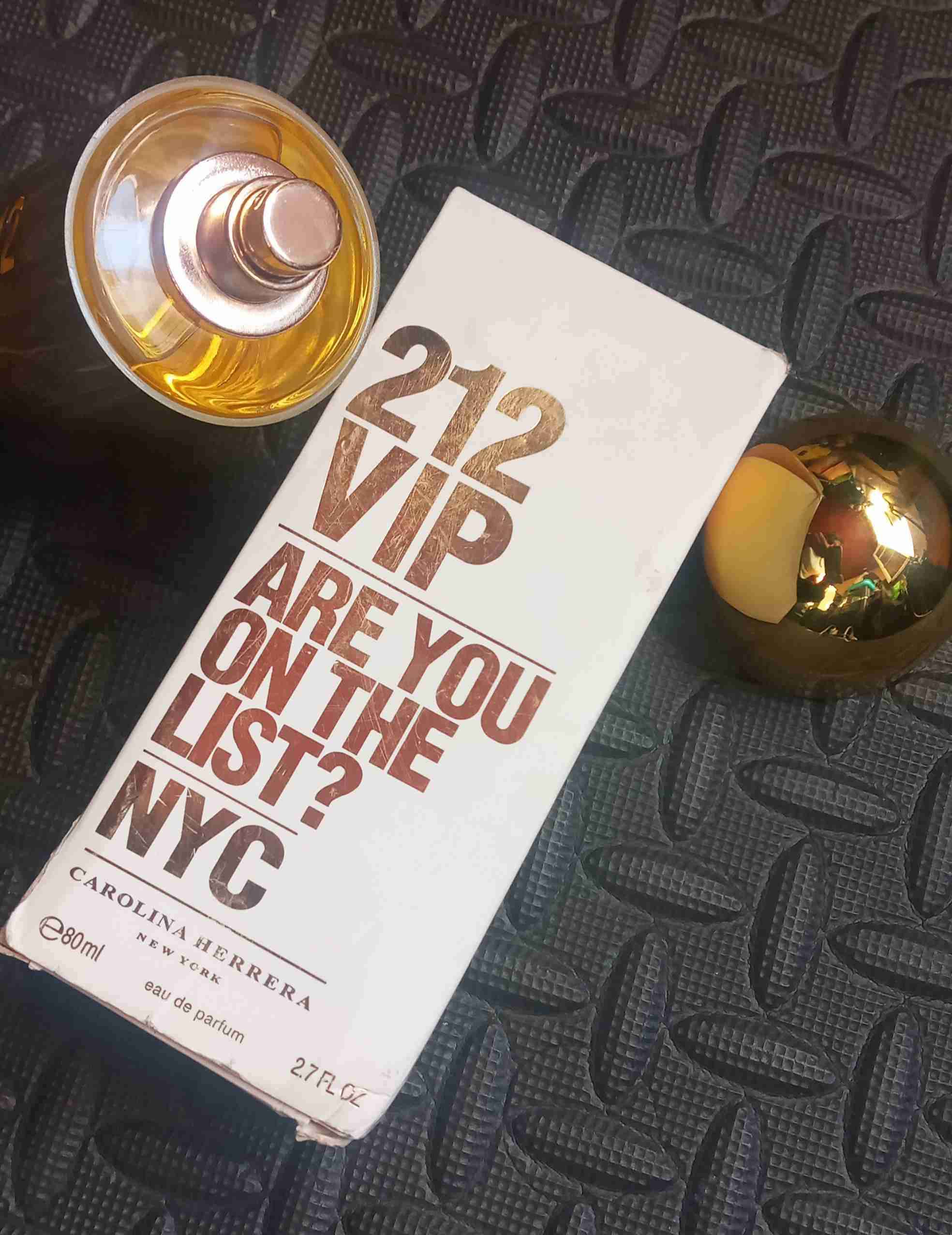 Perfume 212 VIP Carolina Herrera - miniatura 2