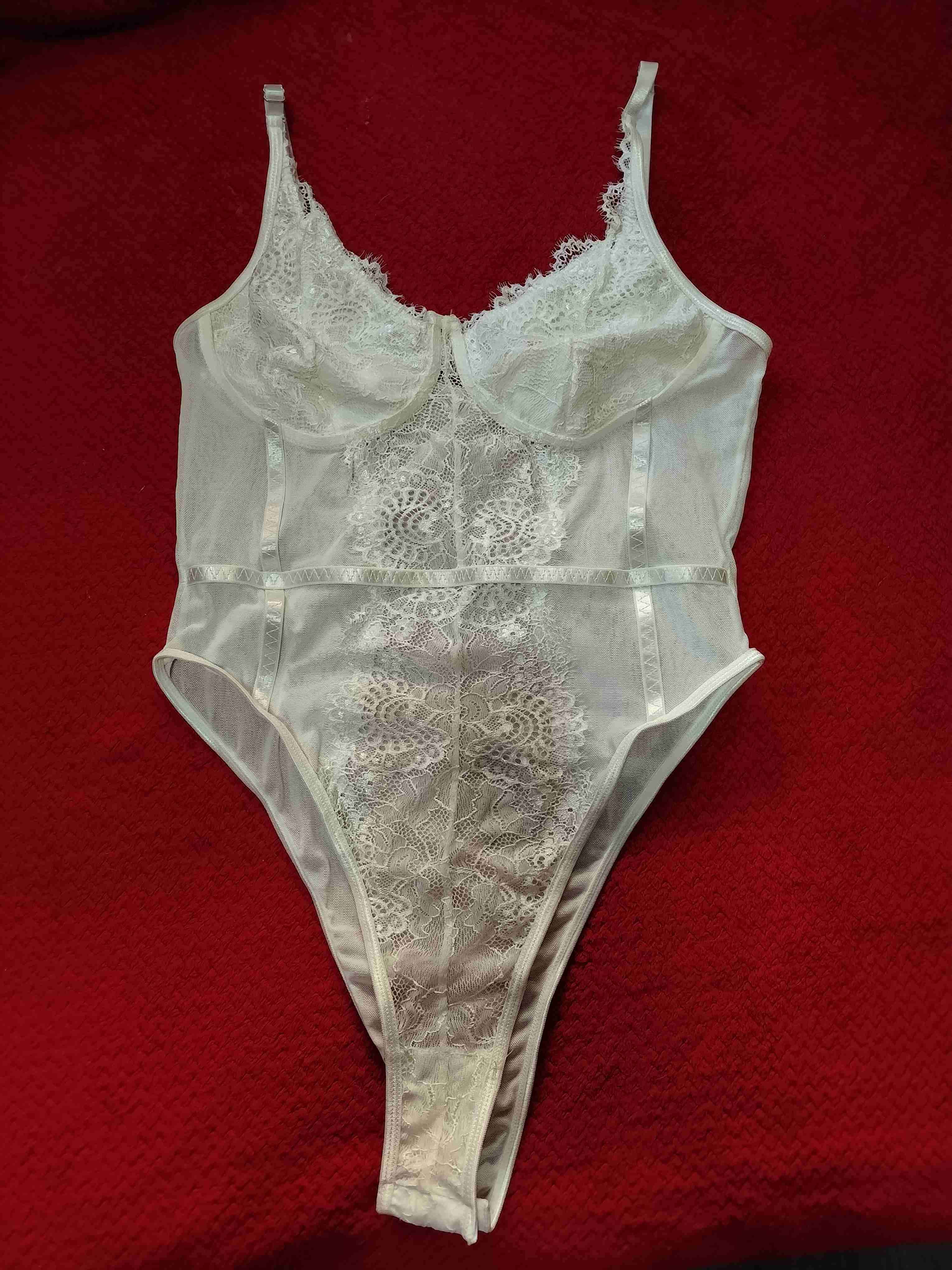 Body de encaje blanco elegante