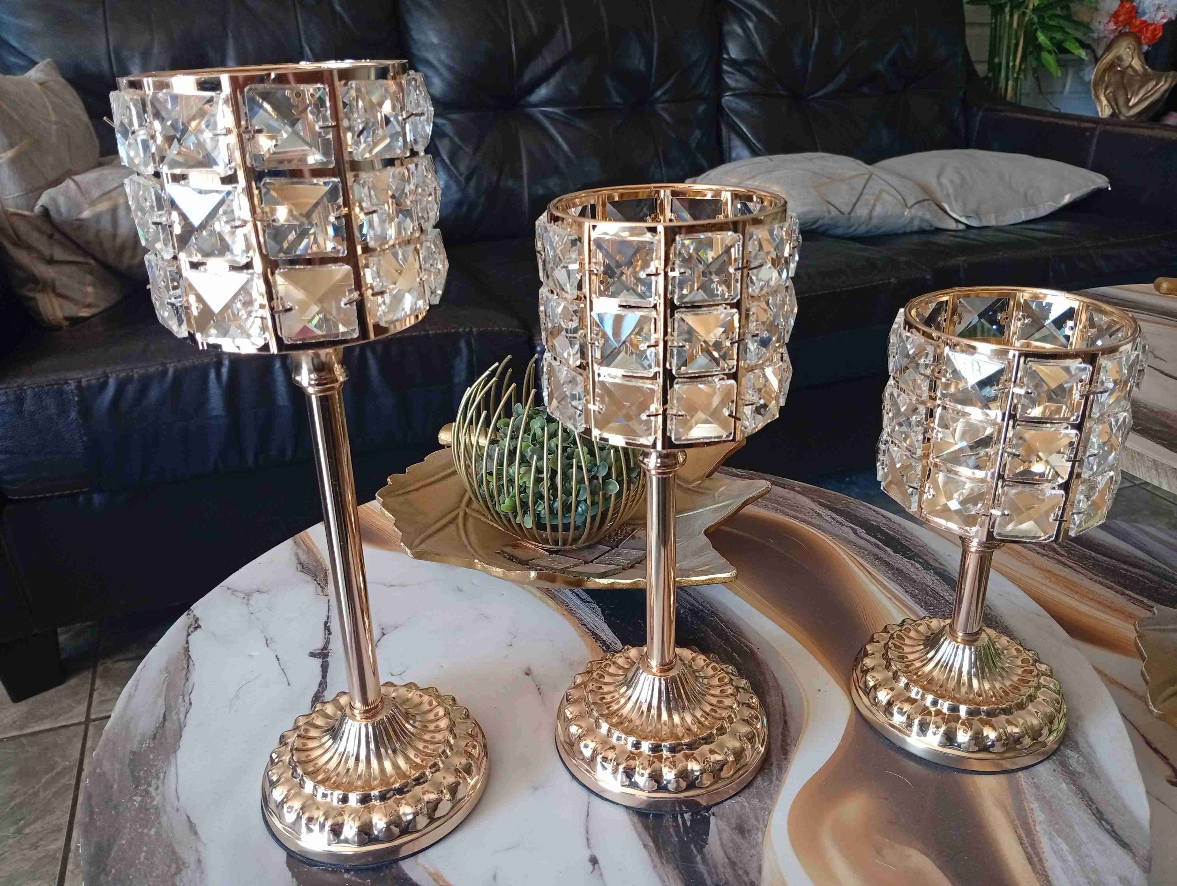 Candelabros dorados con cristales