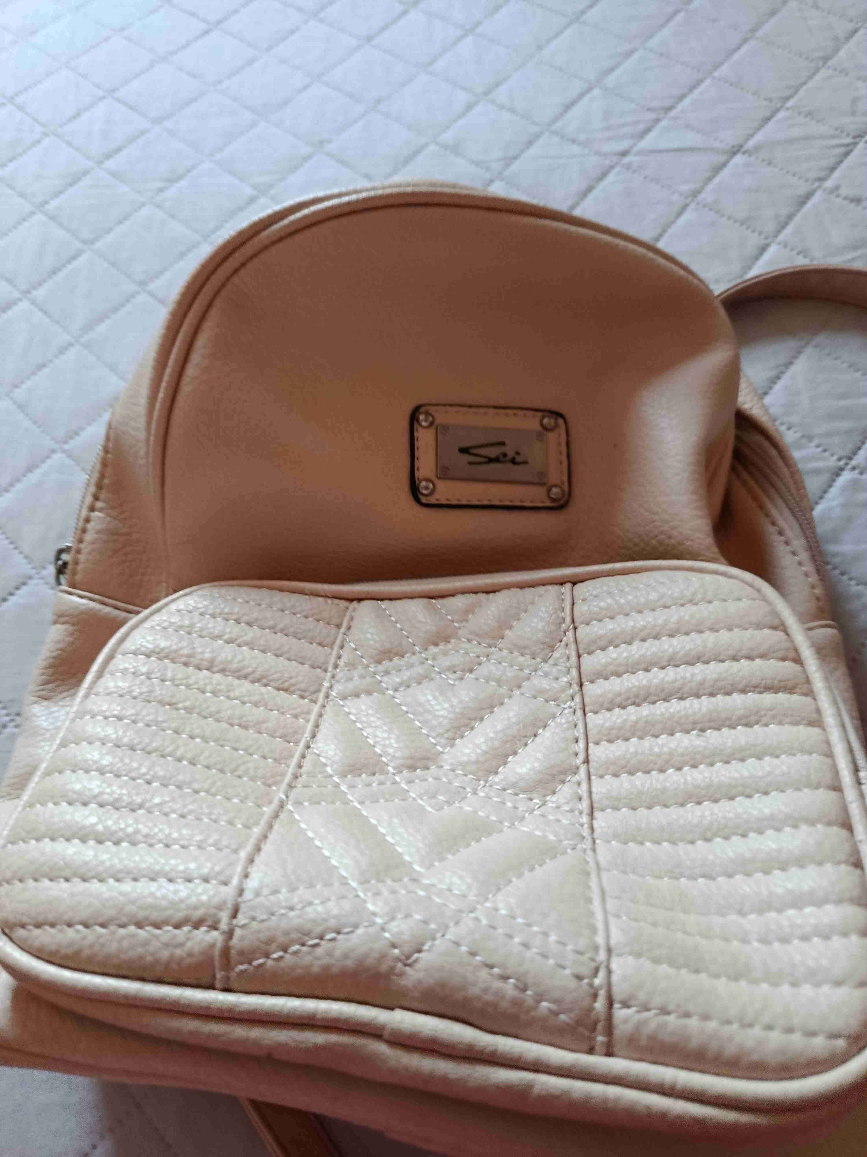 Mochila beige con textura