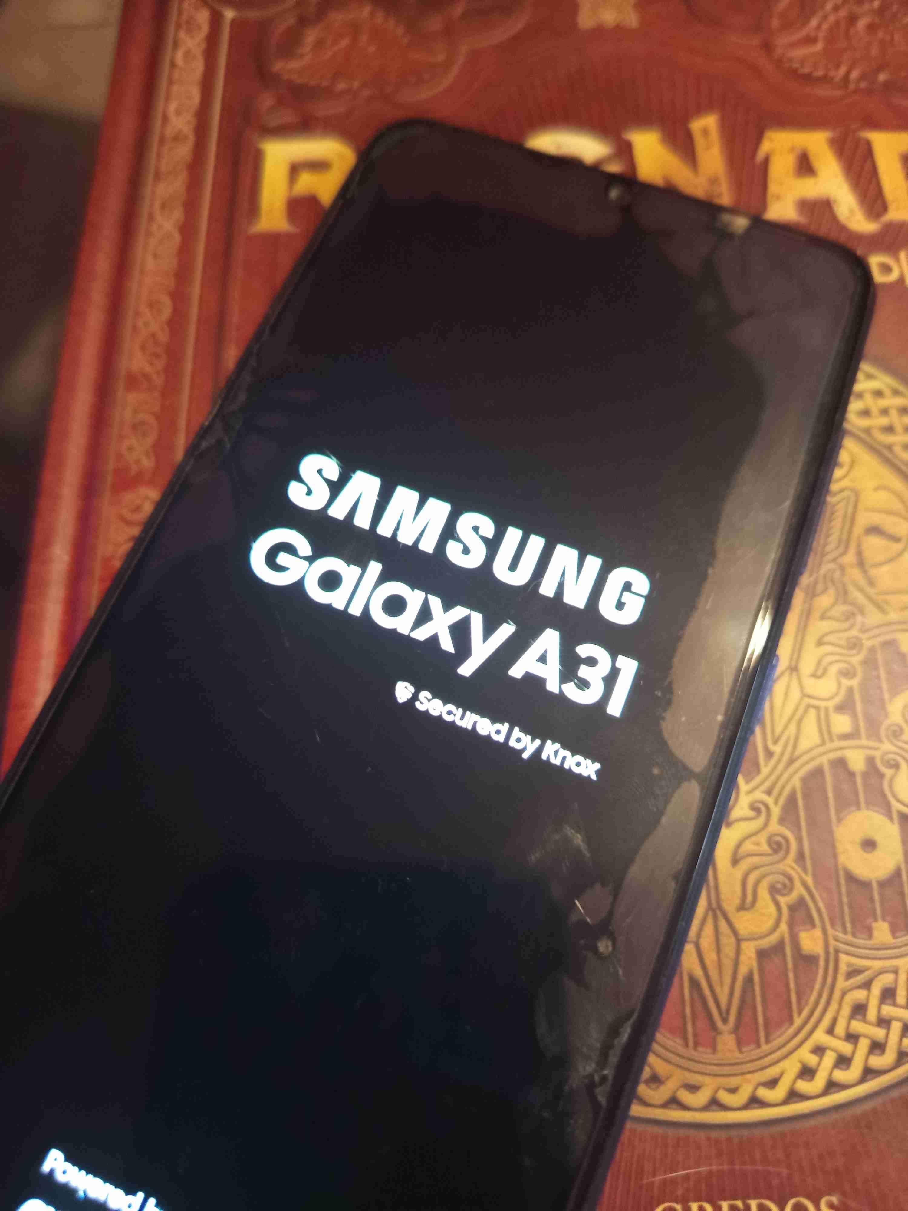 Teléfono Samsung galaxy A31 con carcasa - 4