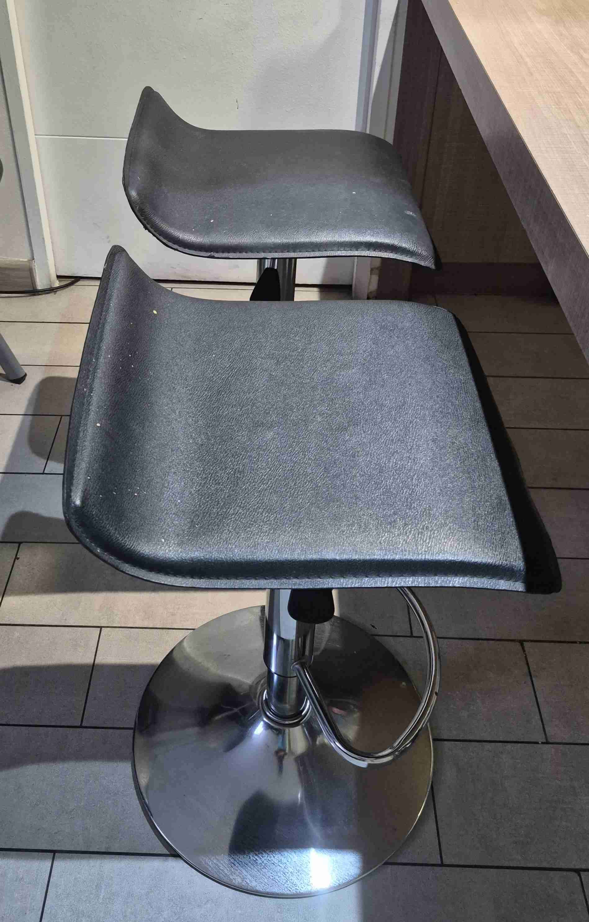 Silla alta negra ajustable