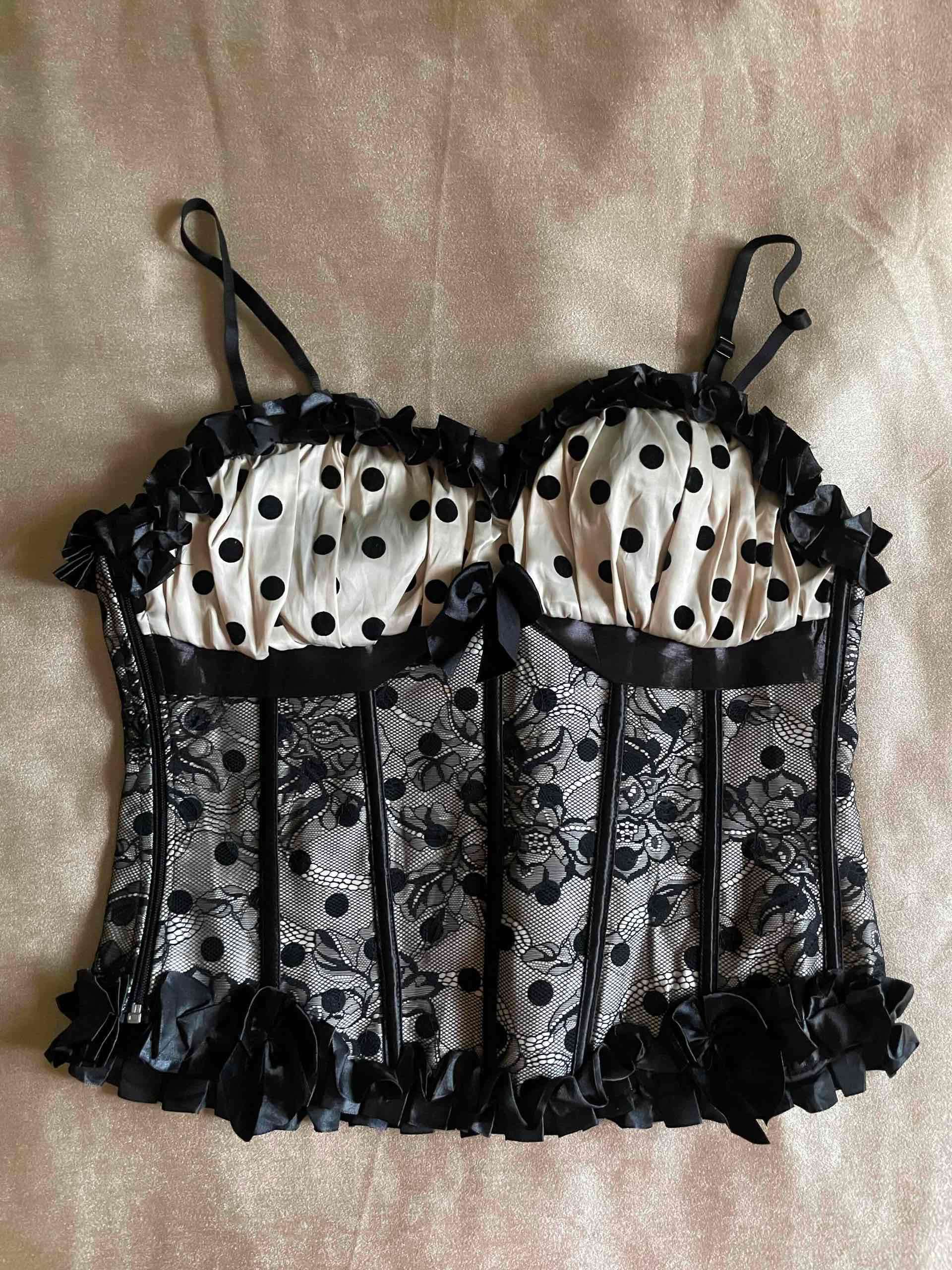 Corset negro con encaje y lunares