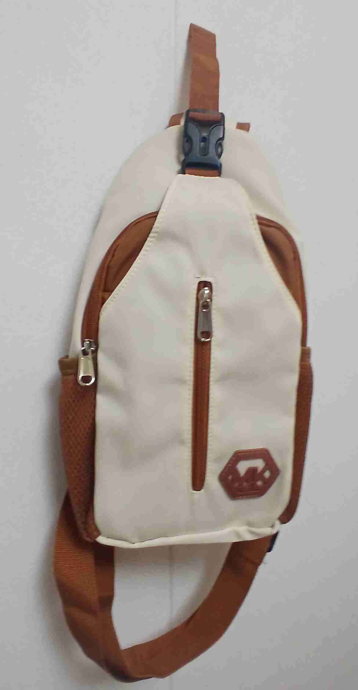 Banano riñonera beige con detalles café