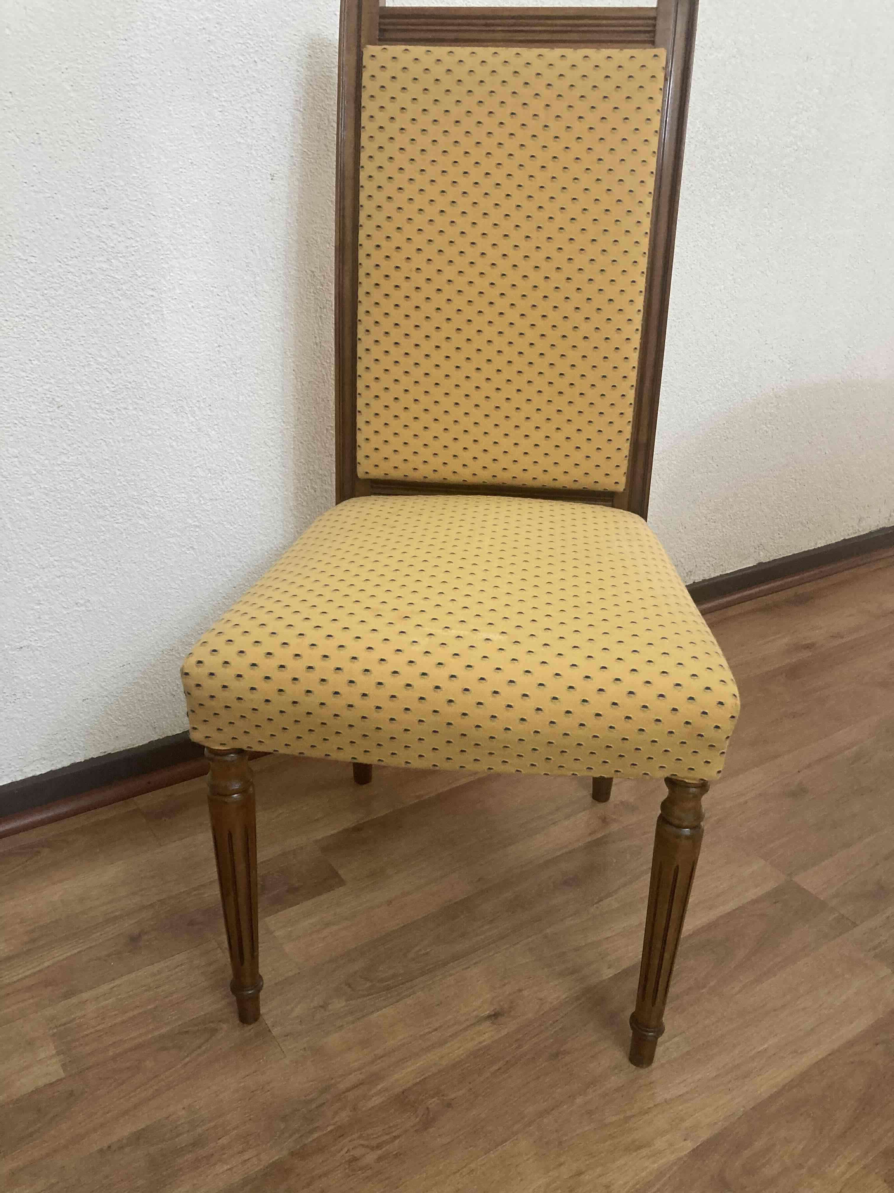 Silla de madera tapizada amarilla - miniatura 2
