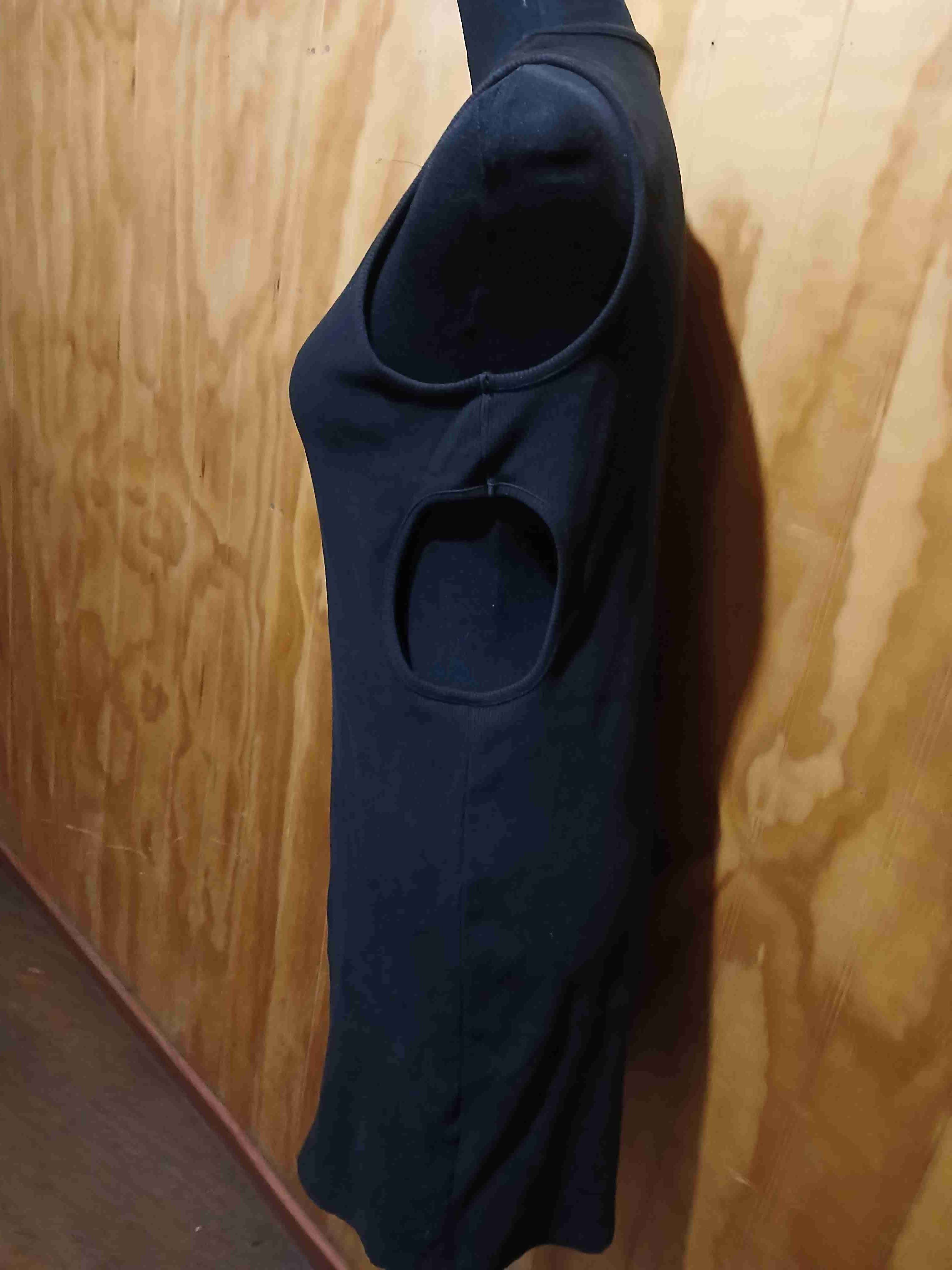 Vestido negro sin mangas