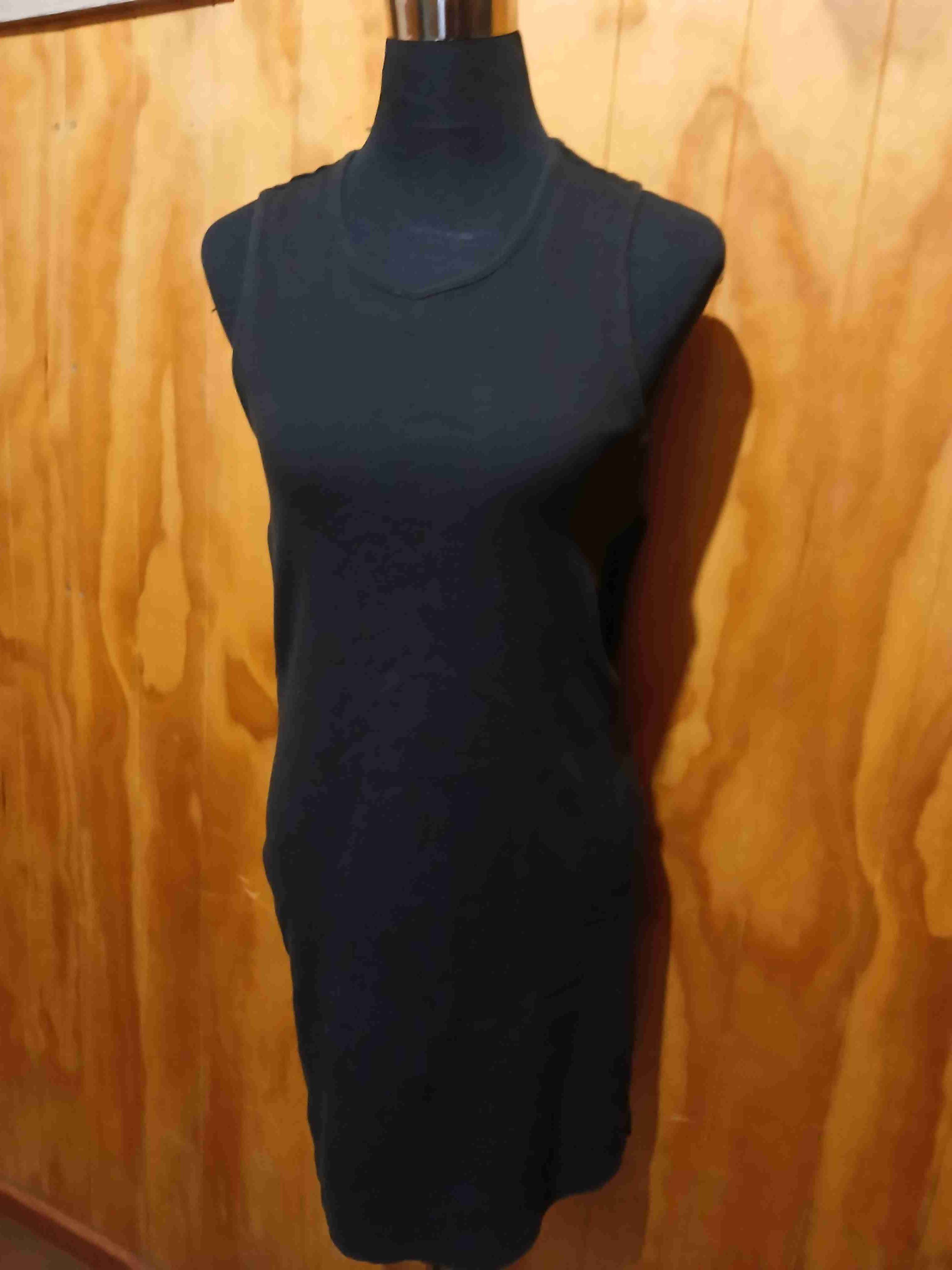 Vestido negro sin mangas - miniatura 2