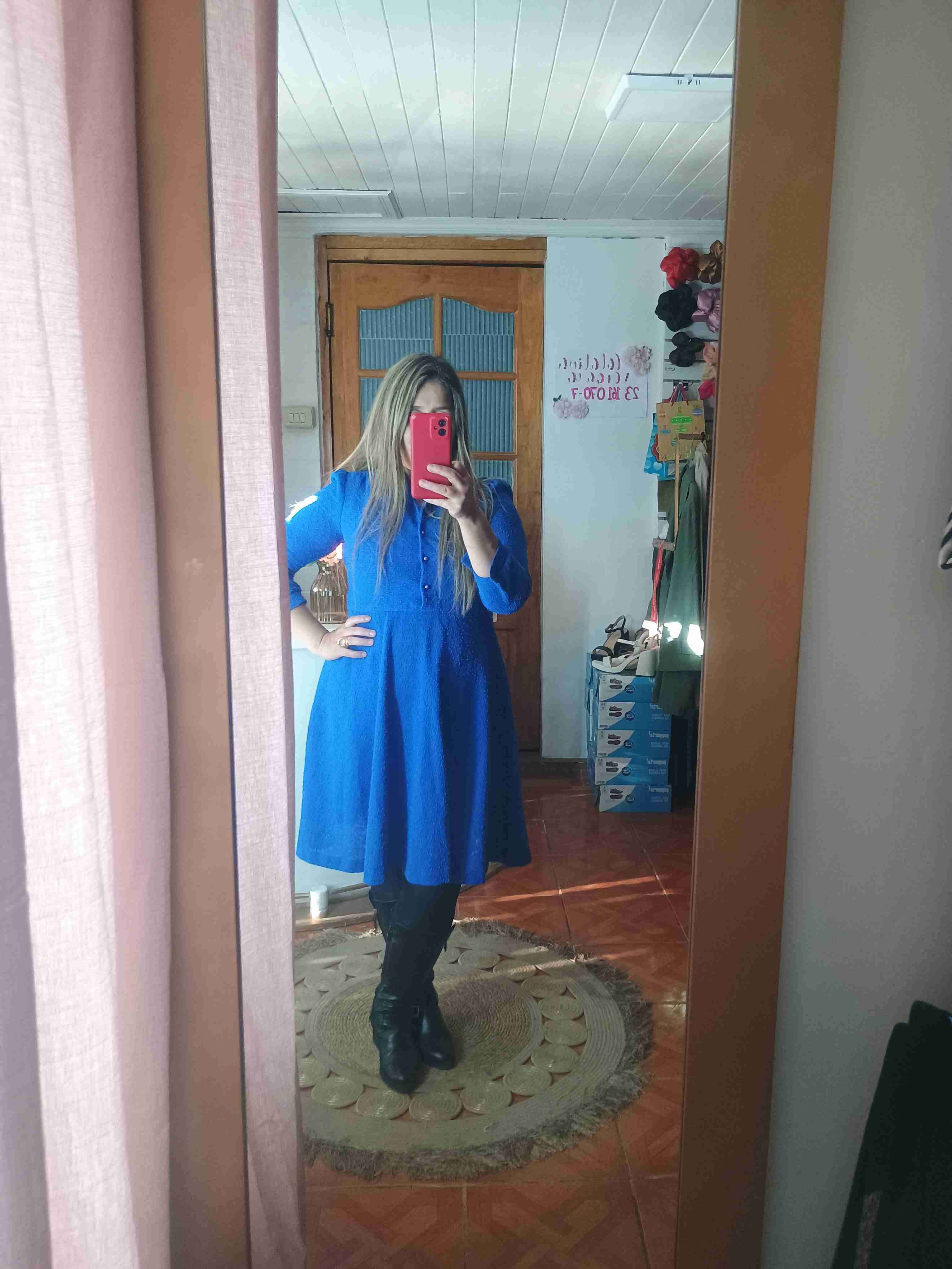 Vestido rojo elegante - miniatura 4