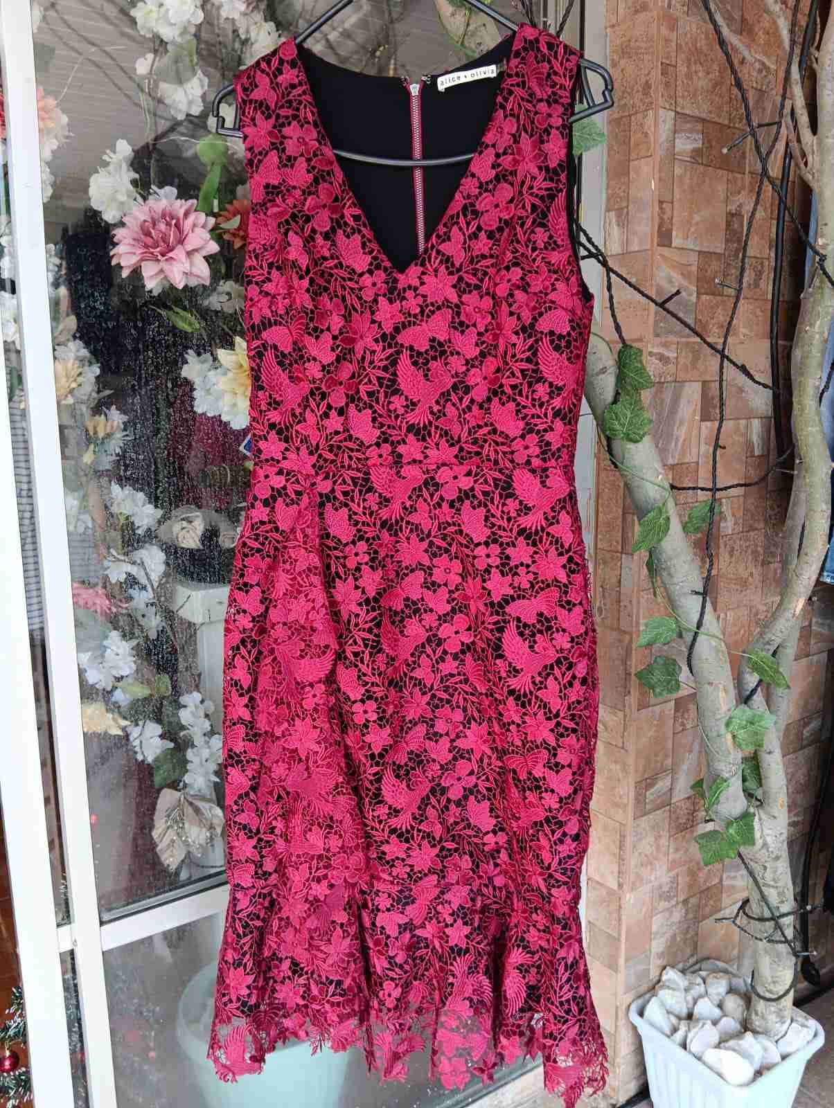 Vestido rojo elegante - miniatura 5