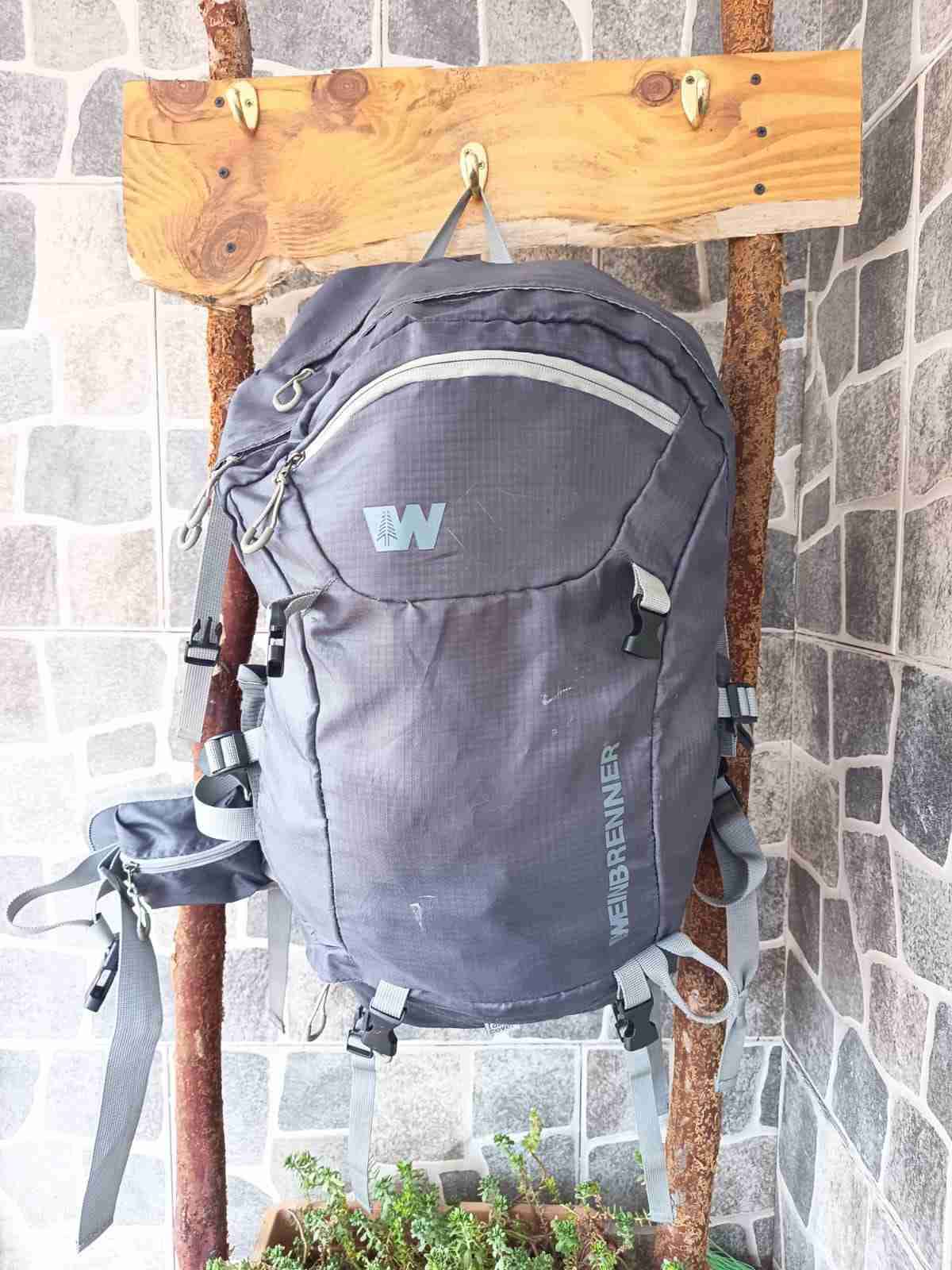 Mochila de senderismo con funda amarilla - miniatura 3