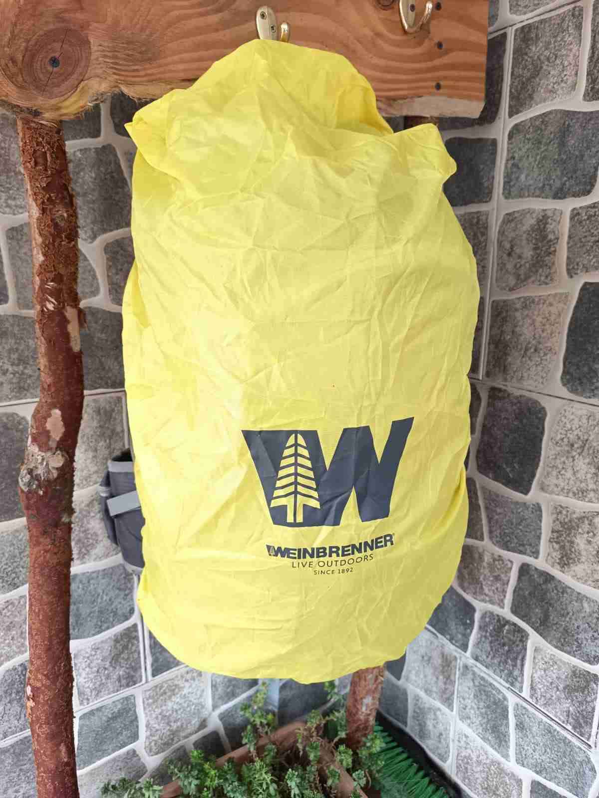 Mochila de senderismo con funda amarilla - miniatura 4