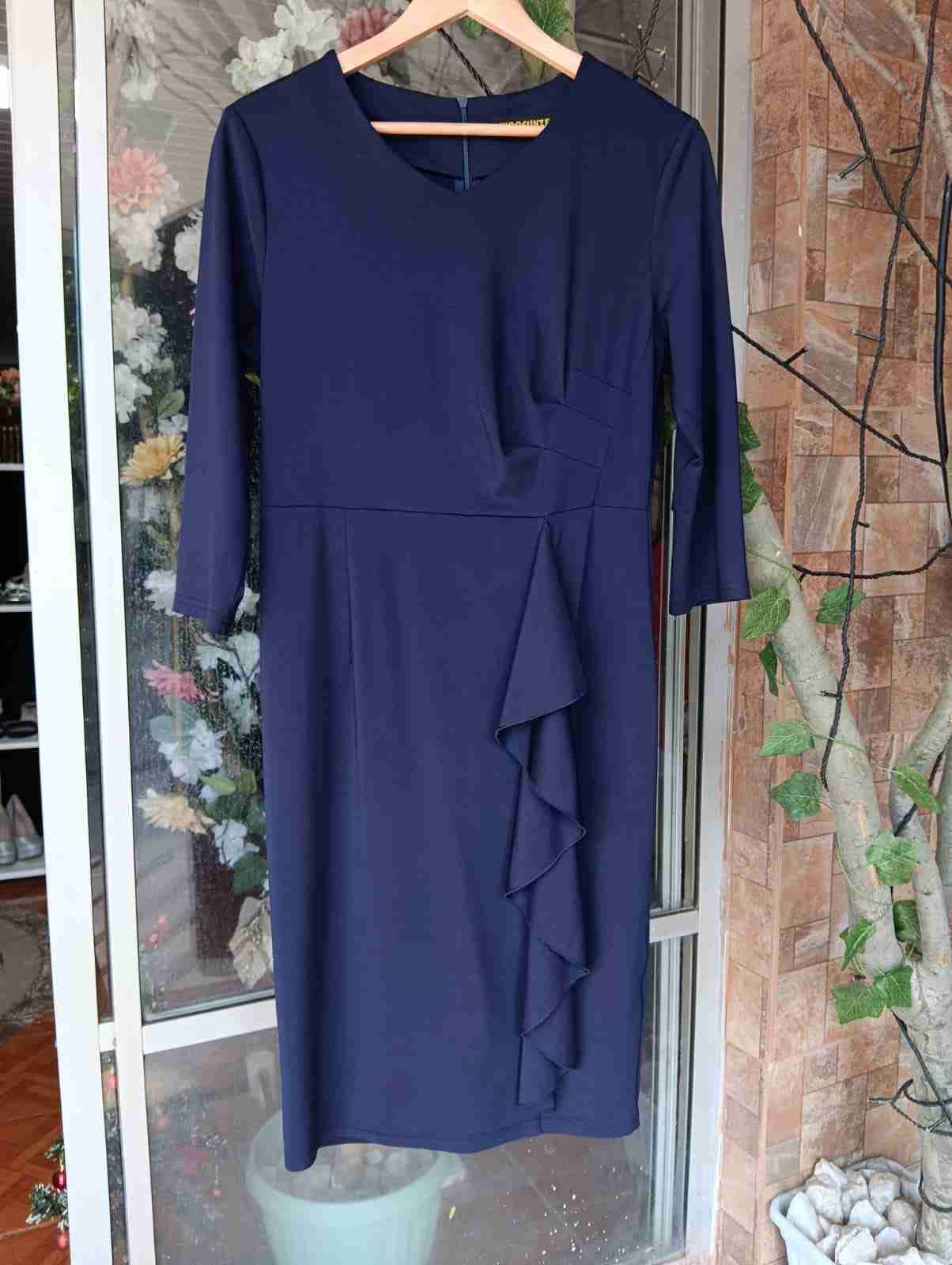 Vestido azul con volantes