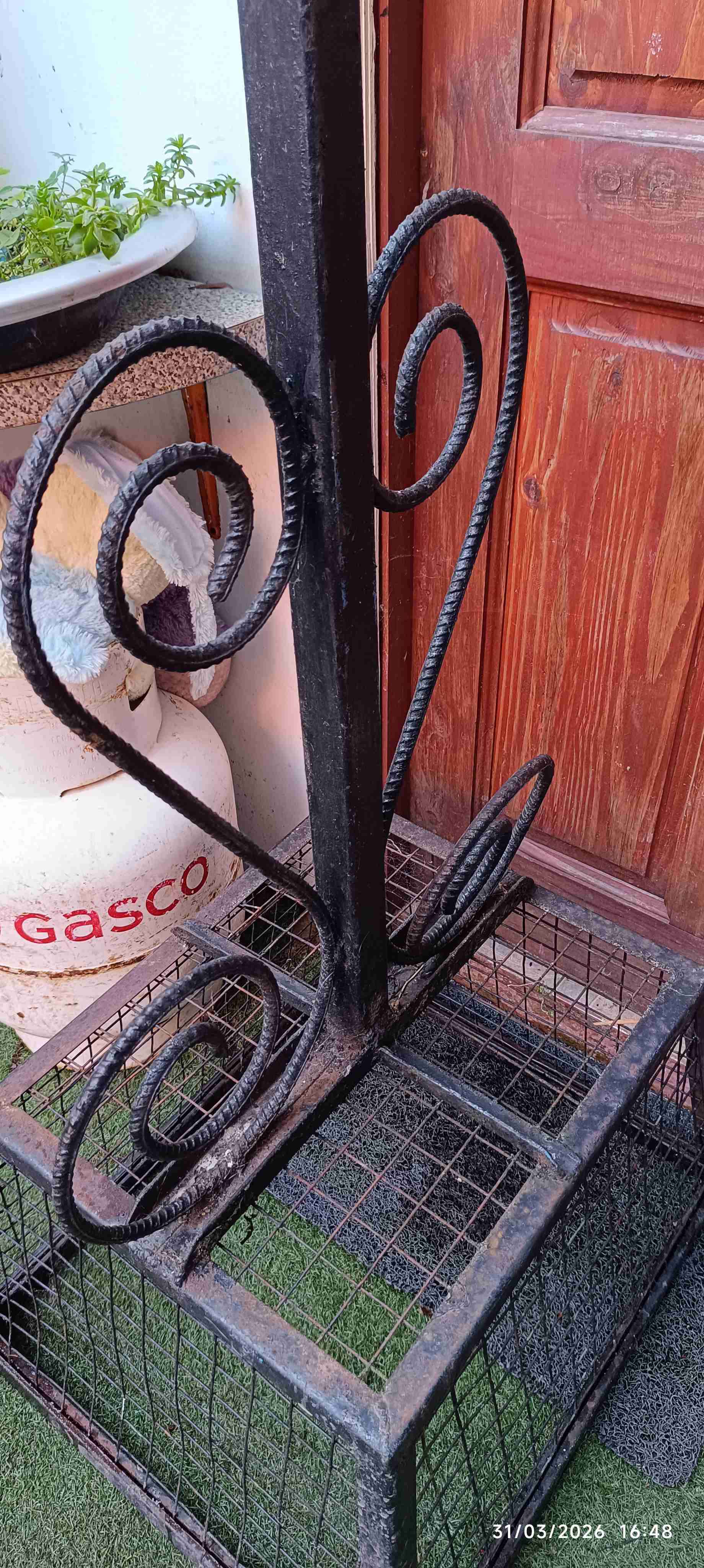 Soporte de hierro forjado (para basura exterior )