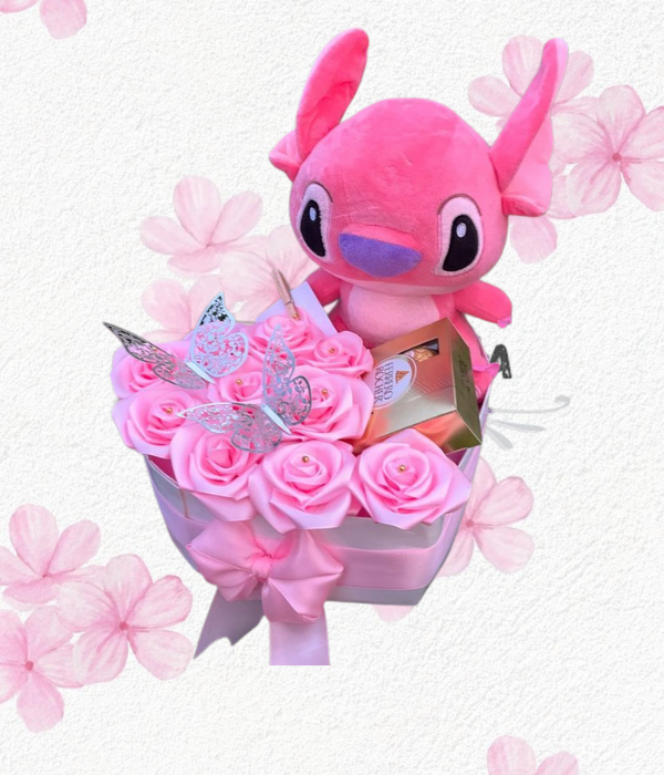 Peluche rosa con arreglo floral