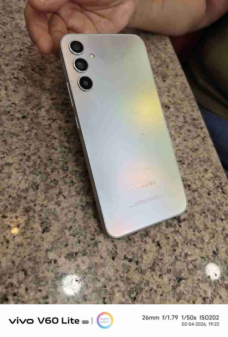 Smartphone con pantalla grande - miniatura 2