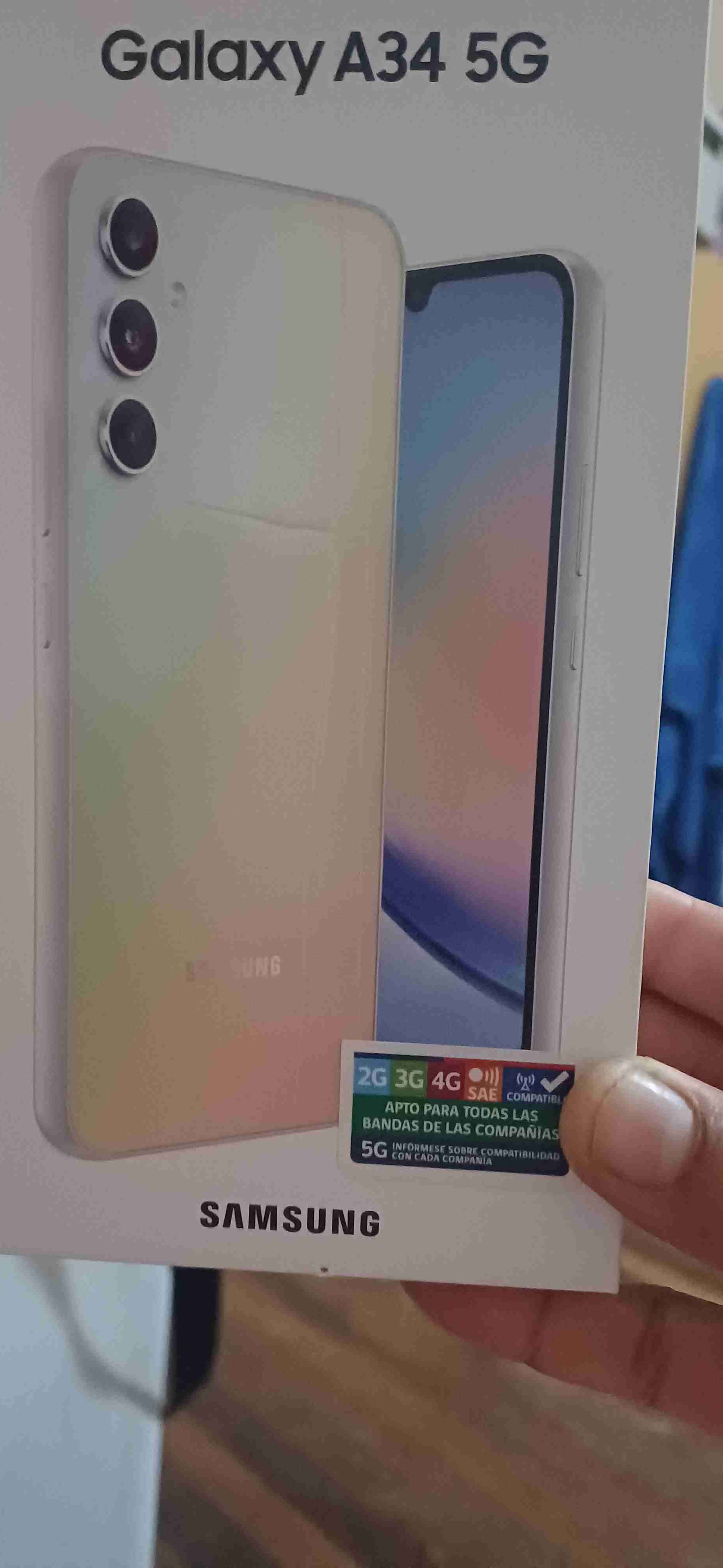 Smartphone con pantalla grande - miniatura 3