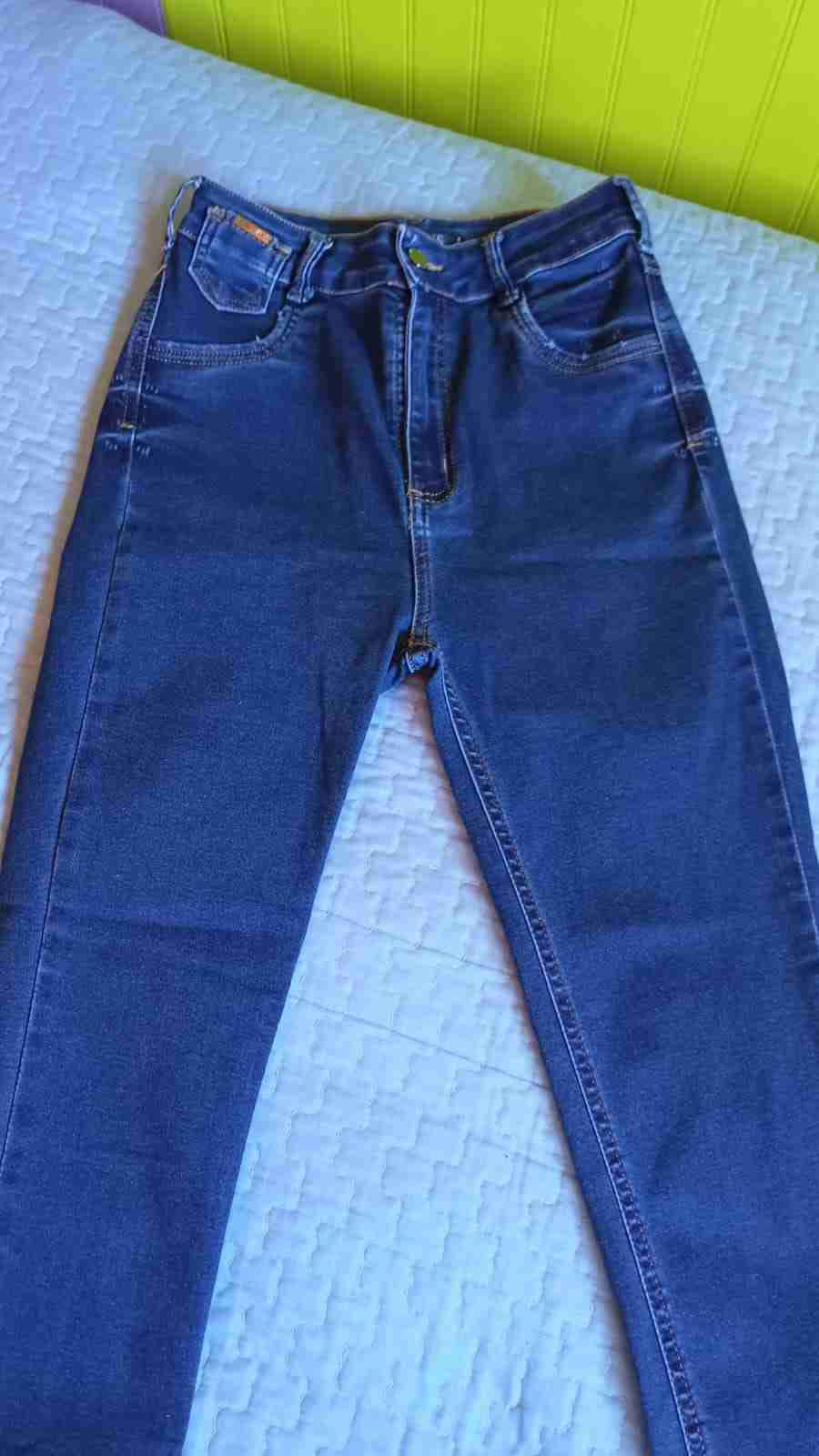 Jeans azul oscuro clasicos